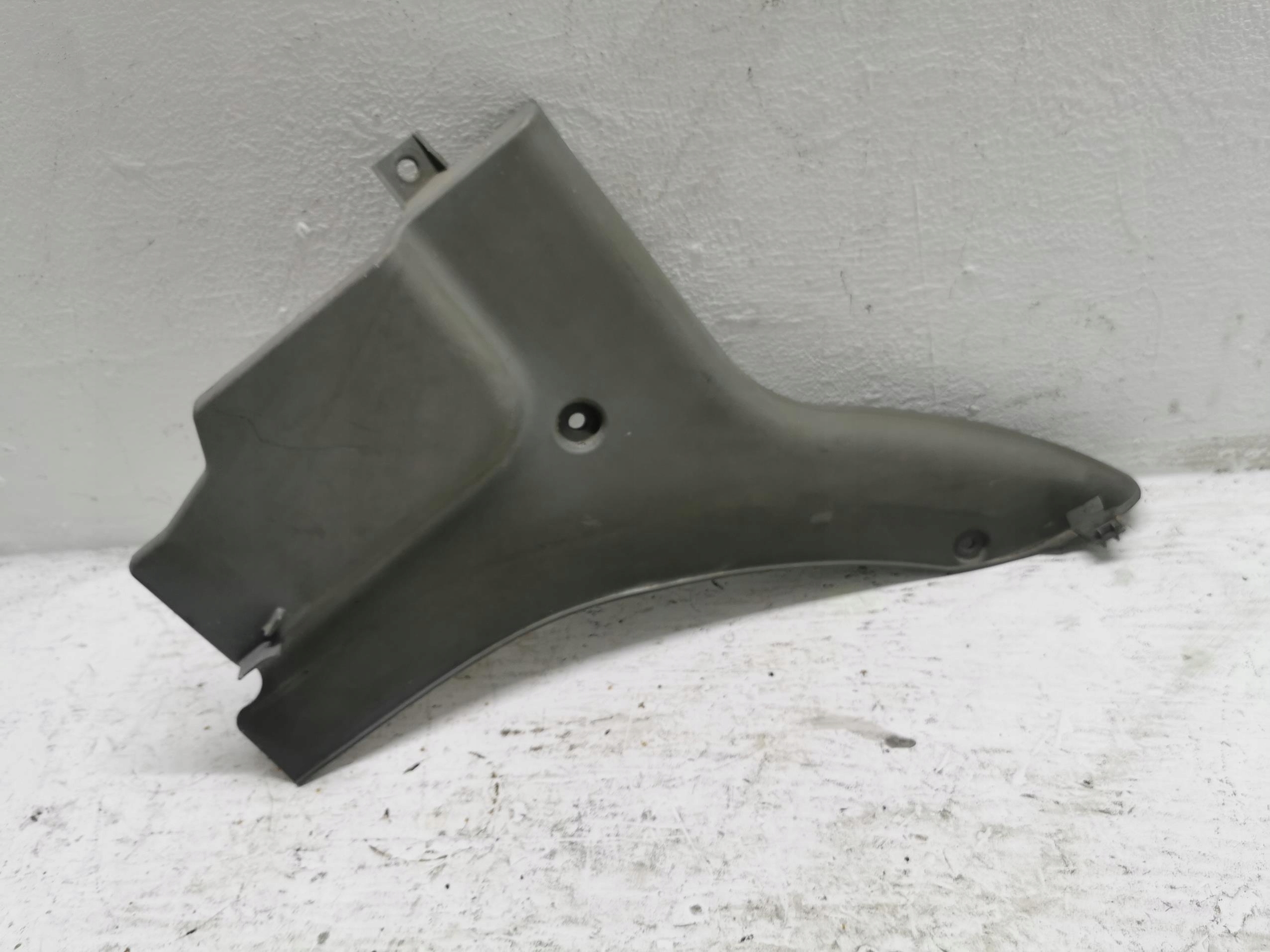 cover SLUPKA right VW CRAFTER A9066880306 06-11