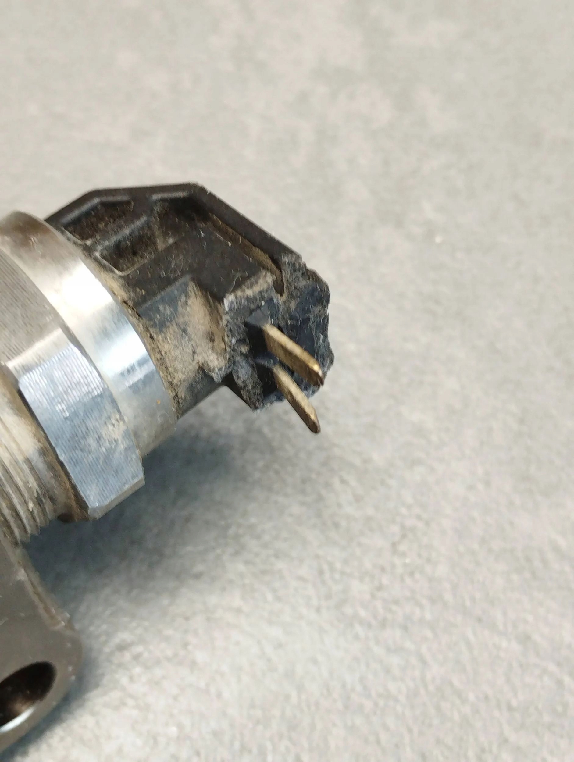VW Golf VII 7 2.0 TSI feed pump nozzle 06L127025N