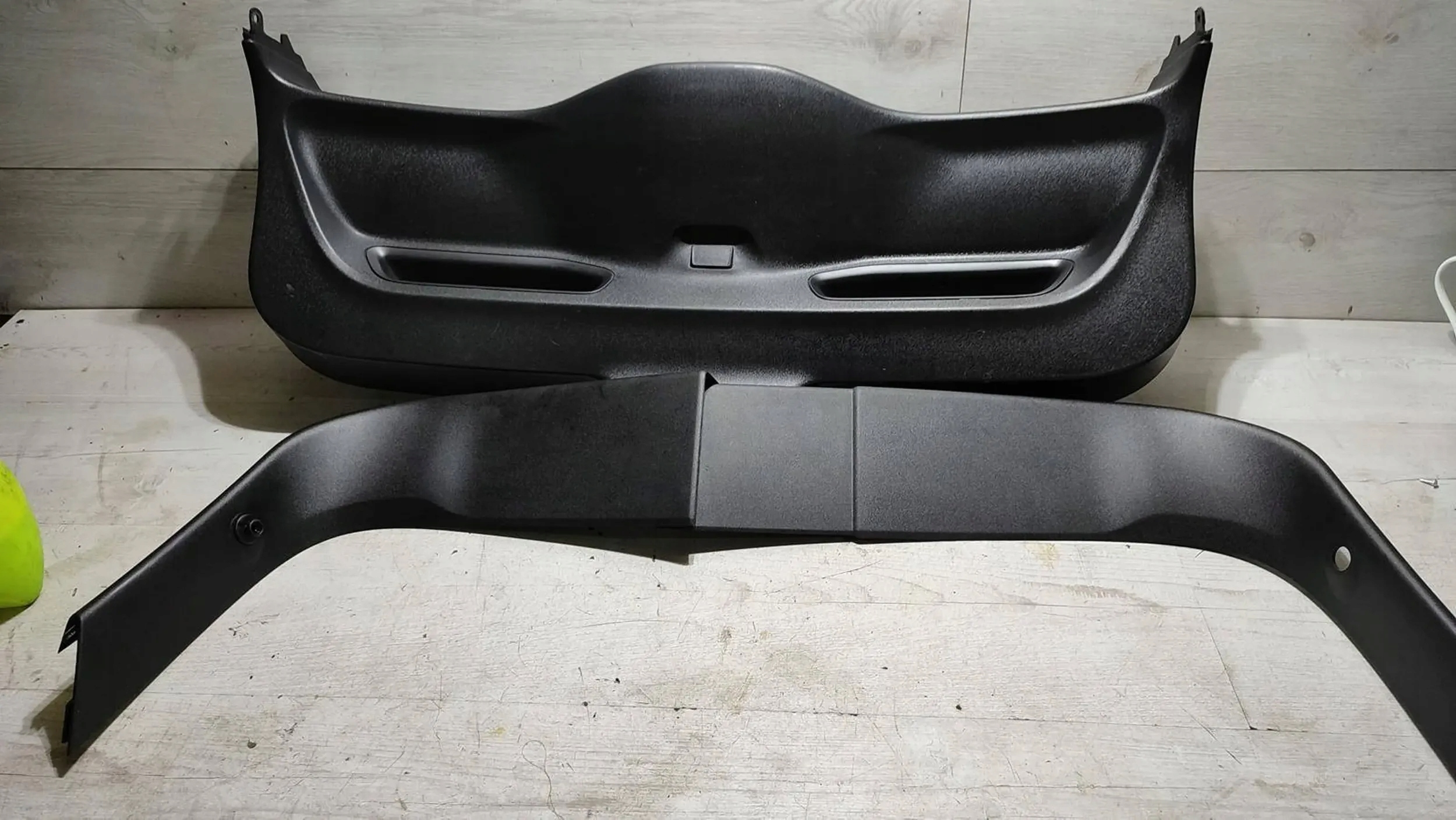 Volvo V40 II 2018r upholstery bonnet rear part