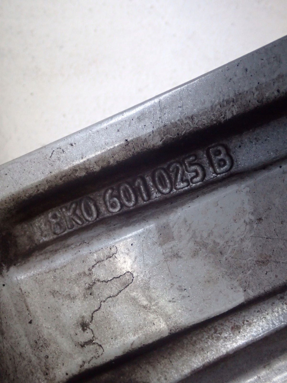 disk hliníkový AUDI A4 B8 A5 8T 8K0601025B 17\