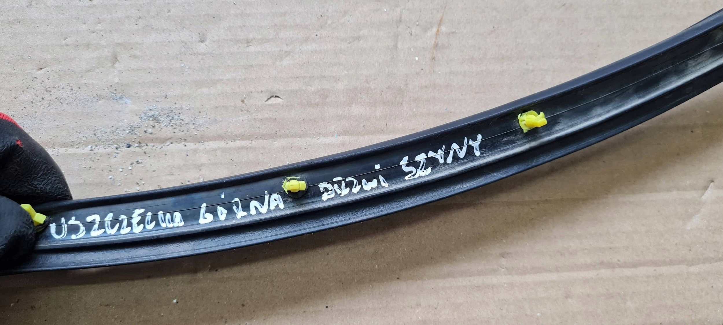 Chrysler Pacifica 2022 gasket rubber SZYNY upper door left rear part