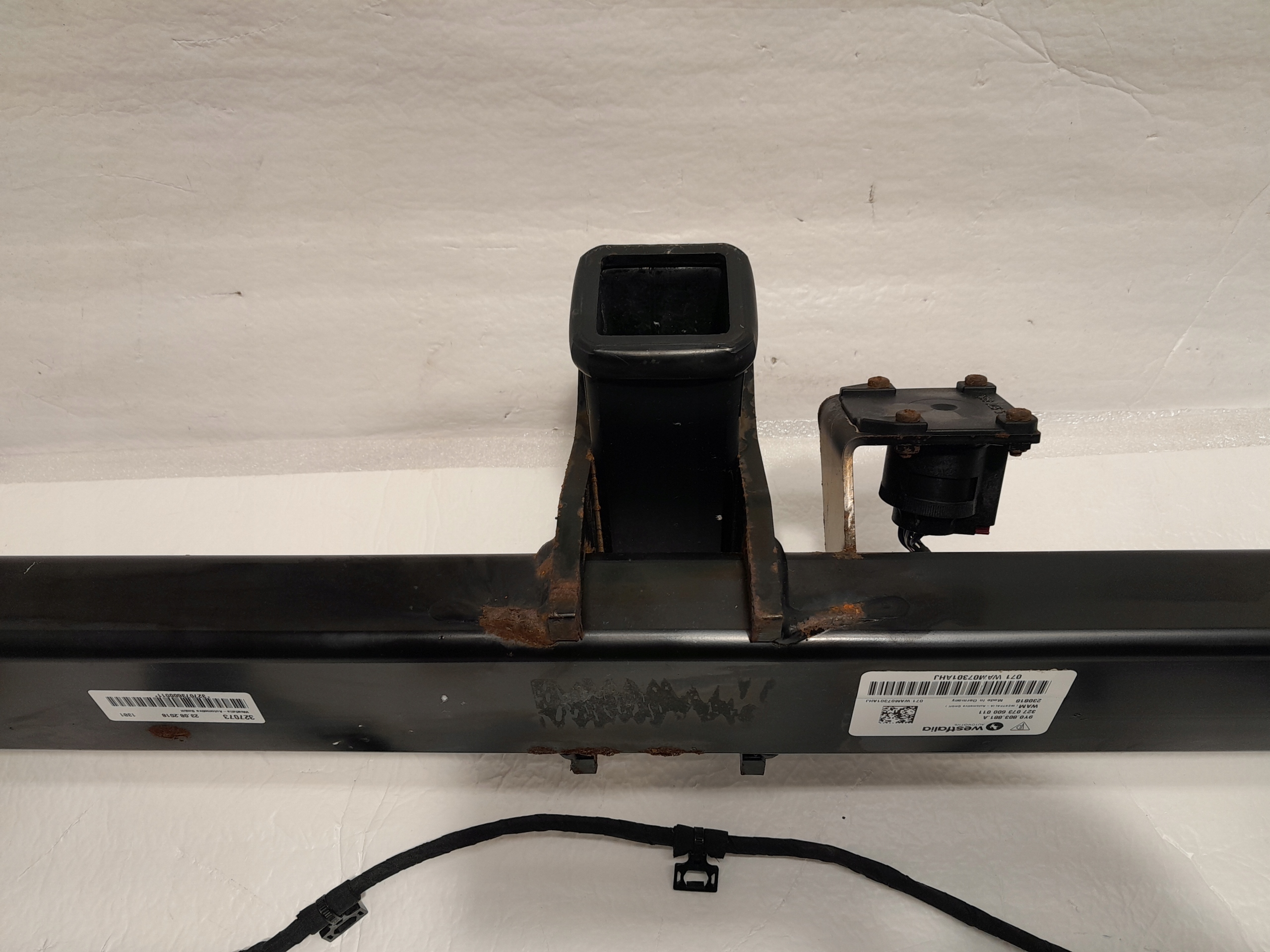 PORSCHE CAYENNE 9Y0 tow sider HAKA 9Y0803881A