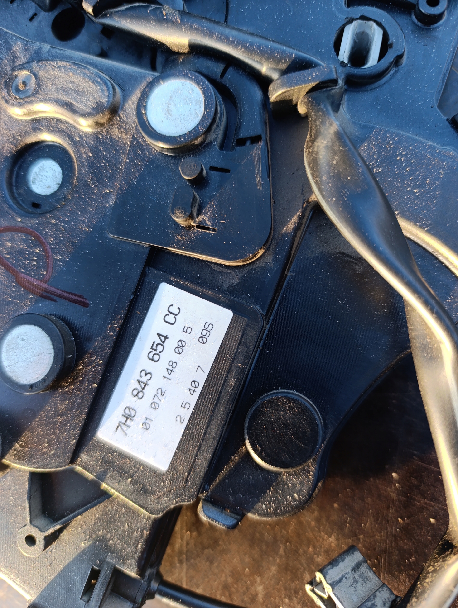 VW T5 ZAMEK DRZWI PRZESUWNYCH PRAWY 7H0843654CC Producent części Volkswagen