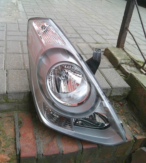 HYUNDAI H1 STAREX 2007-2015 PRAWA PRZEDNIA LAMPA ORYGINAŁ 92102-4H0XX