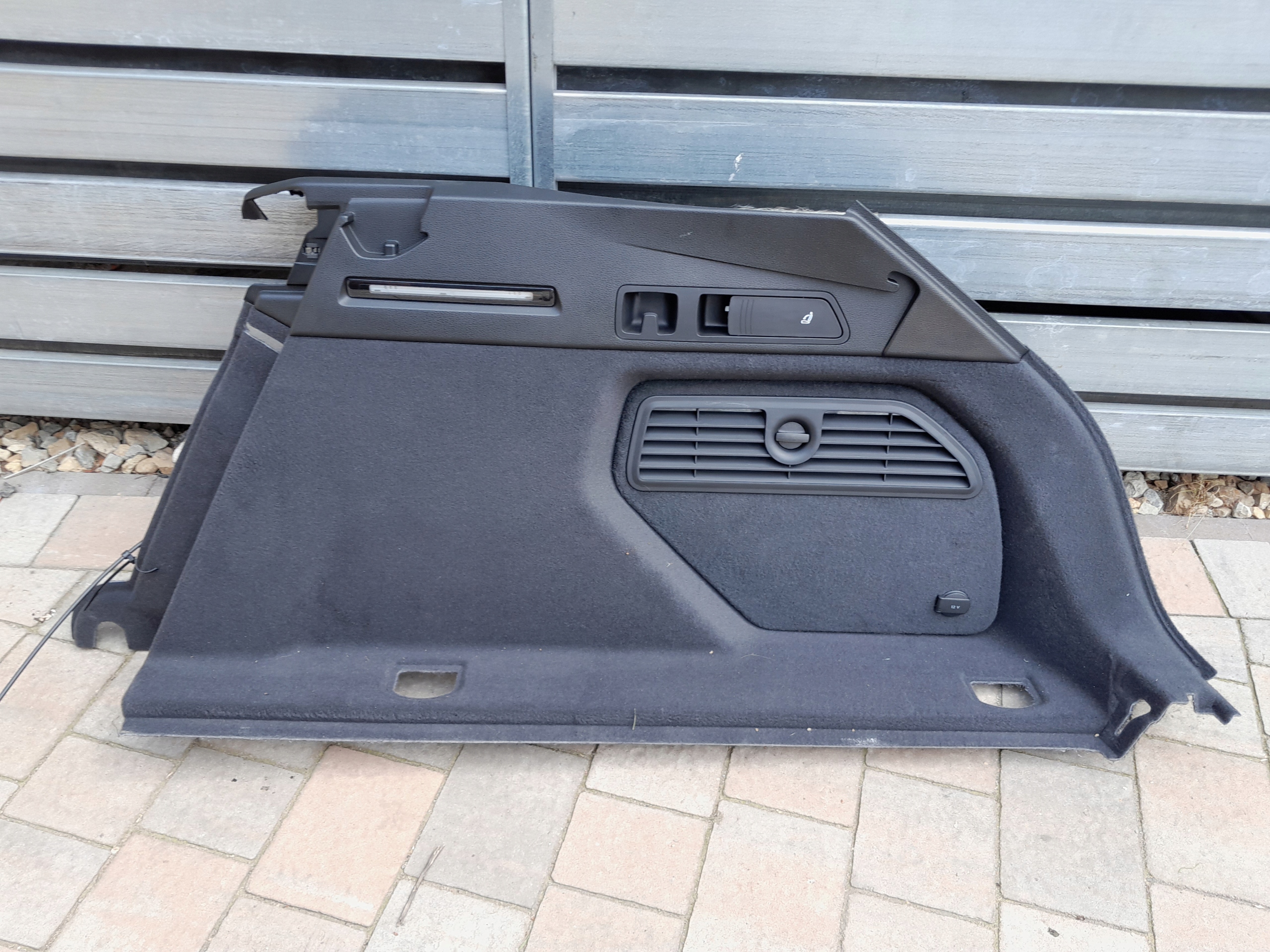 AUDI E-TRON 55 ОБИВКА БАГАЖНИКА ПРАВАЯ 4KE863880