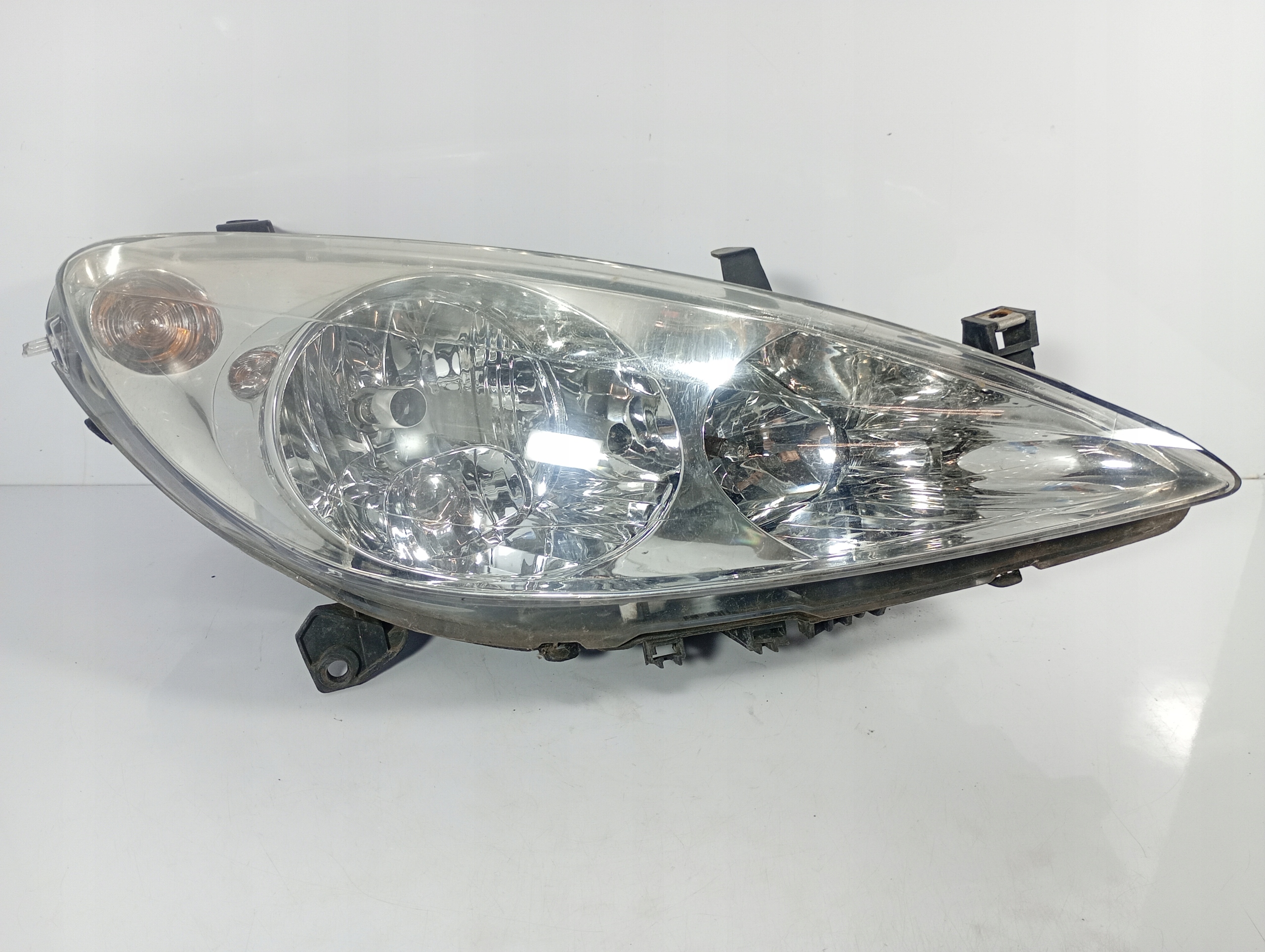 Peugeot 206 SW 99-09 REFLEKTOR light right front front TYC OE 20A165
