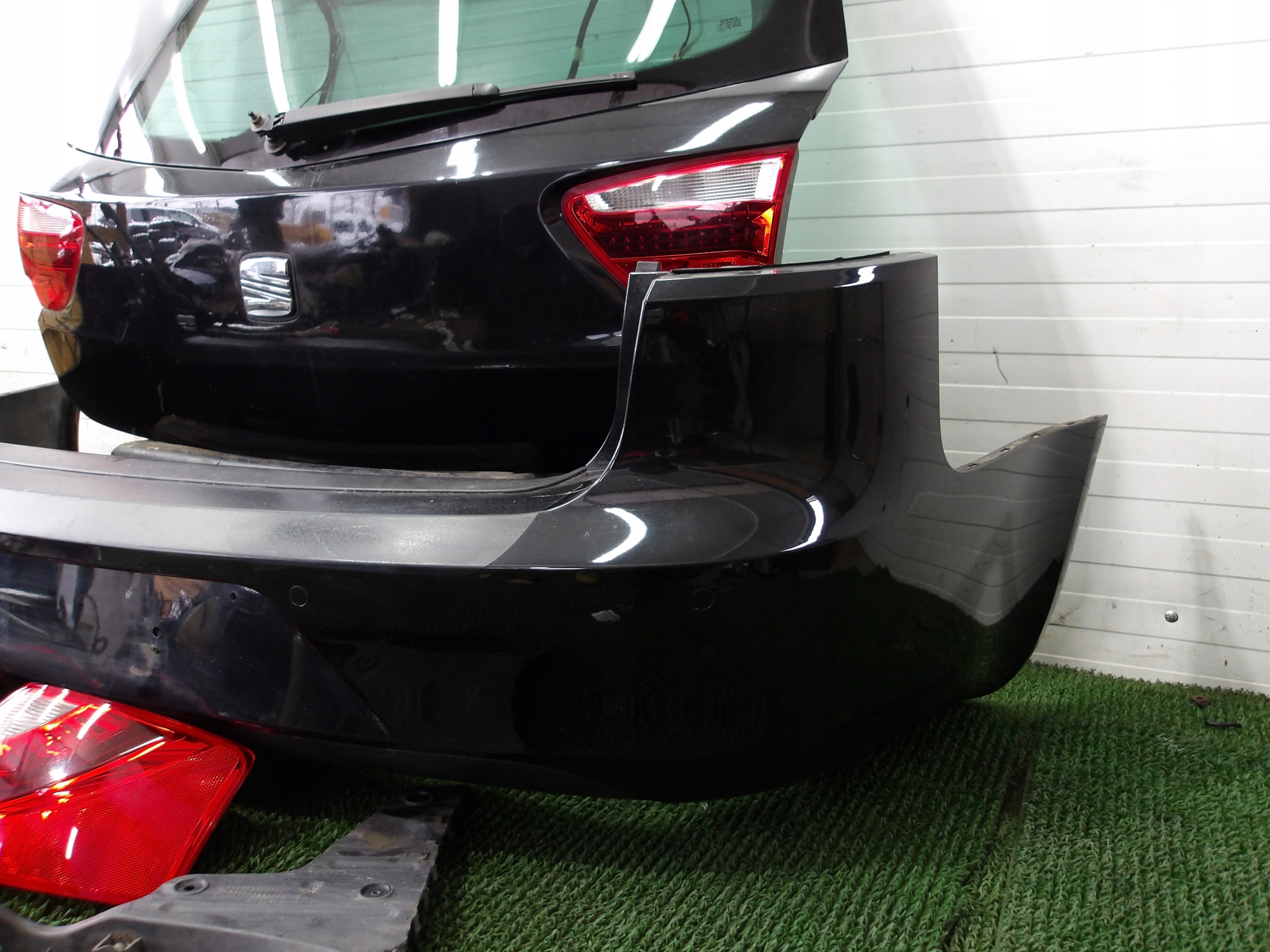 SEAT EXEO KOMBI LIFT boot doors bumper lights LED KOMPLET colour LZ9Y