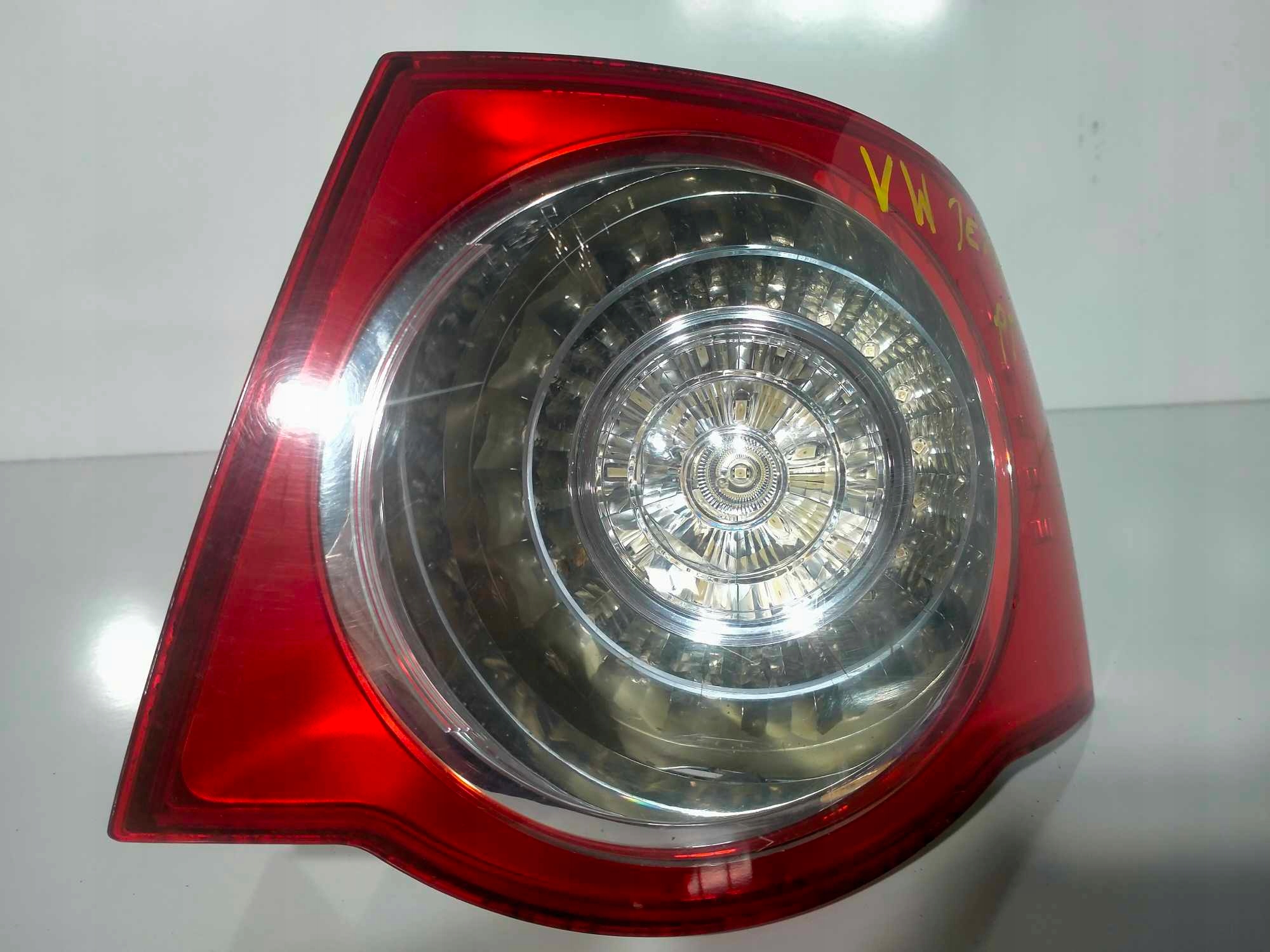 фонарь правый vw JETTA 05-11
