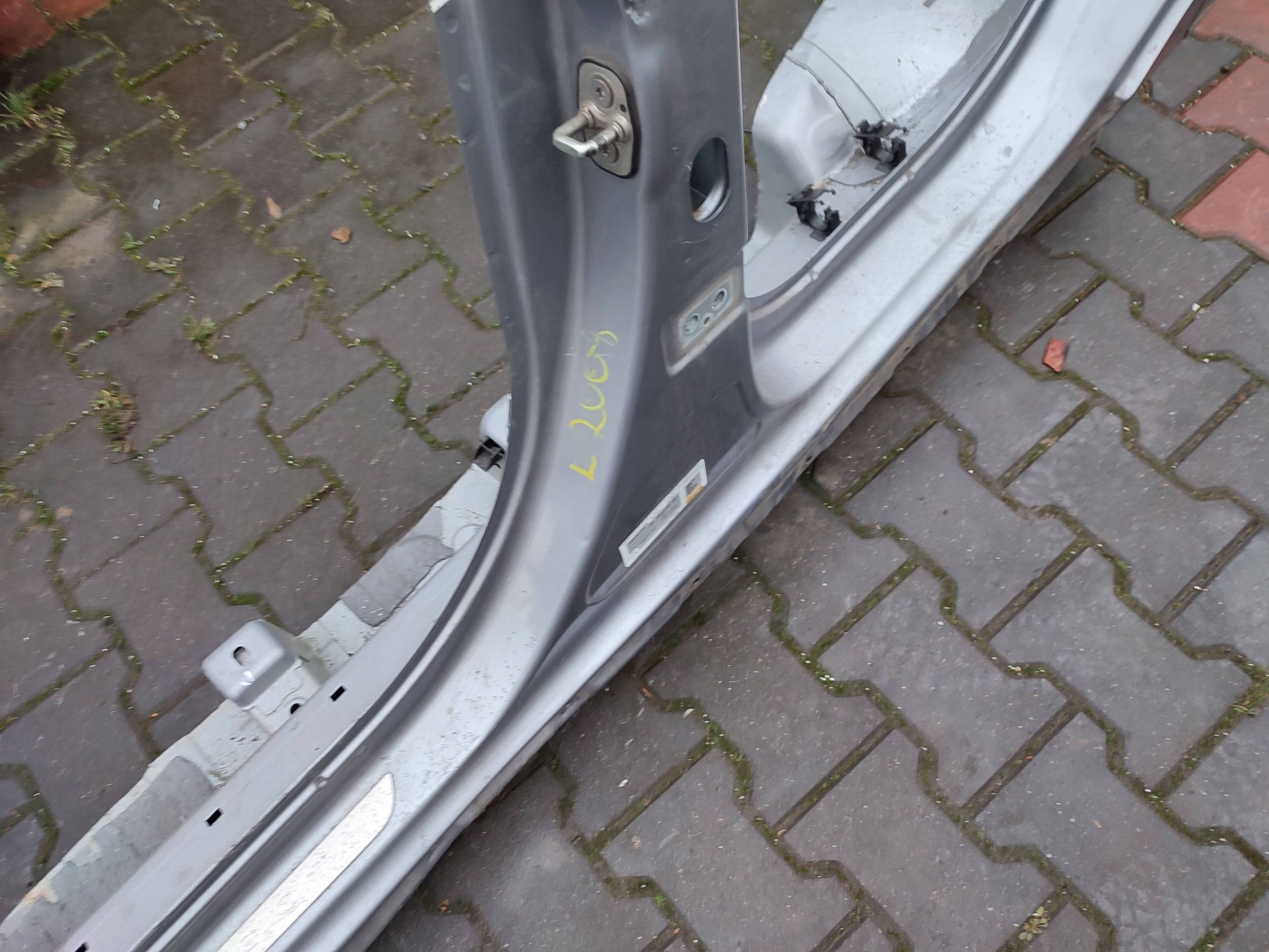 Peugeot 2008 and 2018 left side threshold