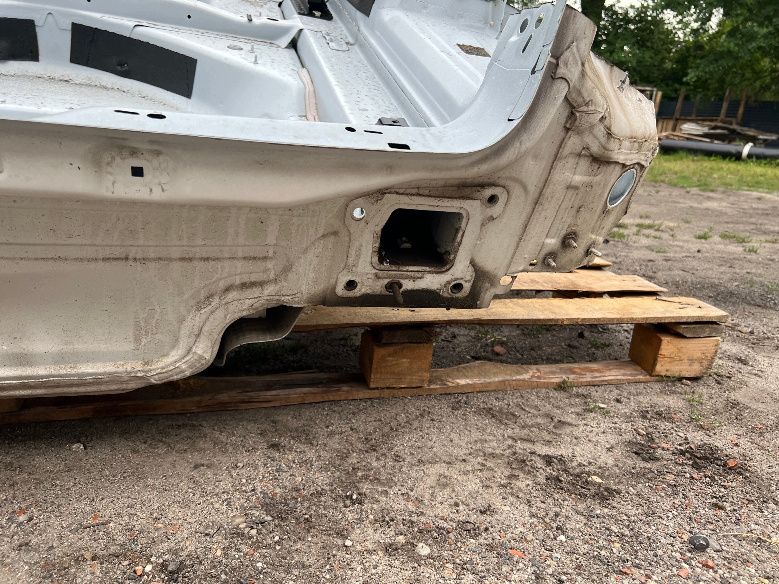 AUDI A4 B9 AVANT KOMBI sump boot rear panel quarter LY9C
