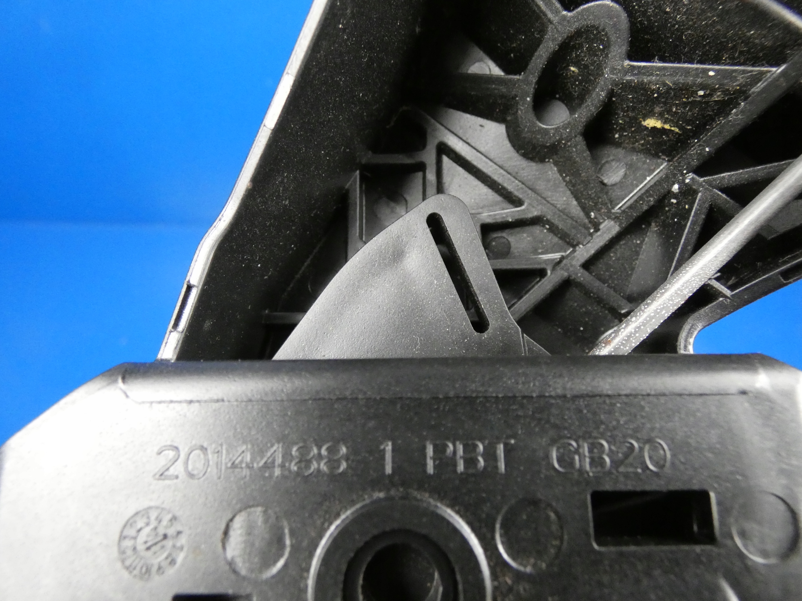 HYUNDAI IX35 lock OPARCIA KANAPY left rear part rear