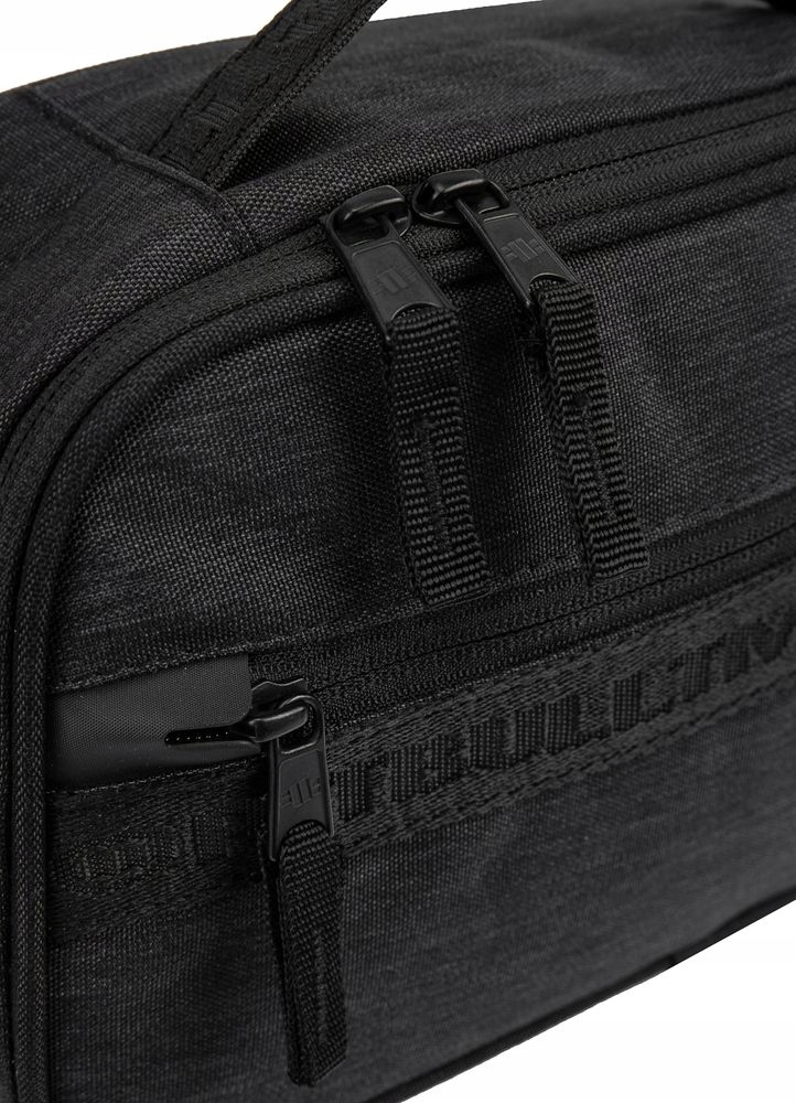 PITBULL WEST COAST KOSMETYCZKA INDUSTRIAL CZARNA TOILETRY BAG BLACK Kolor czarny