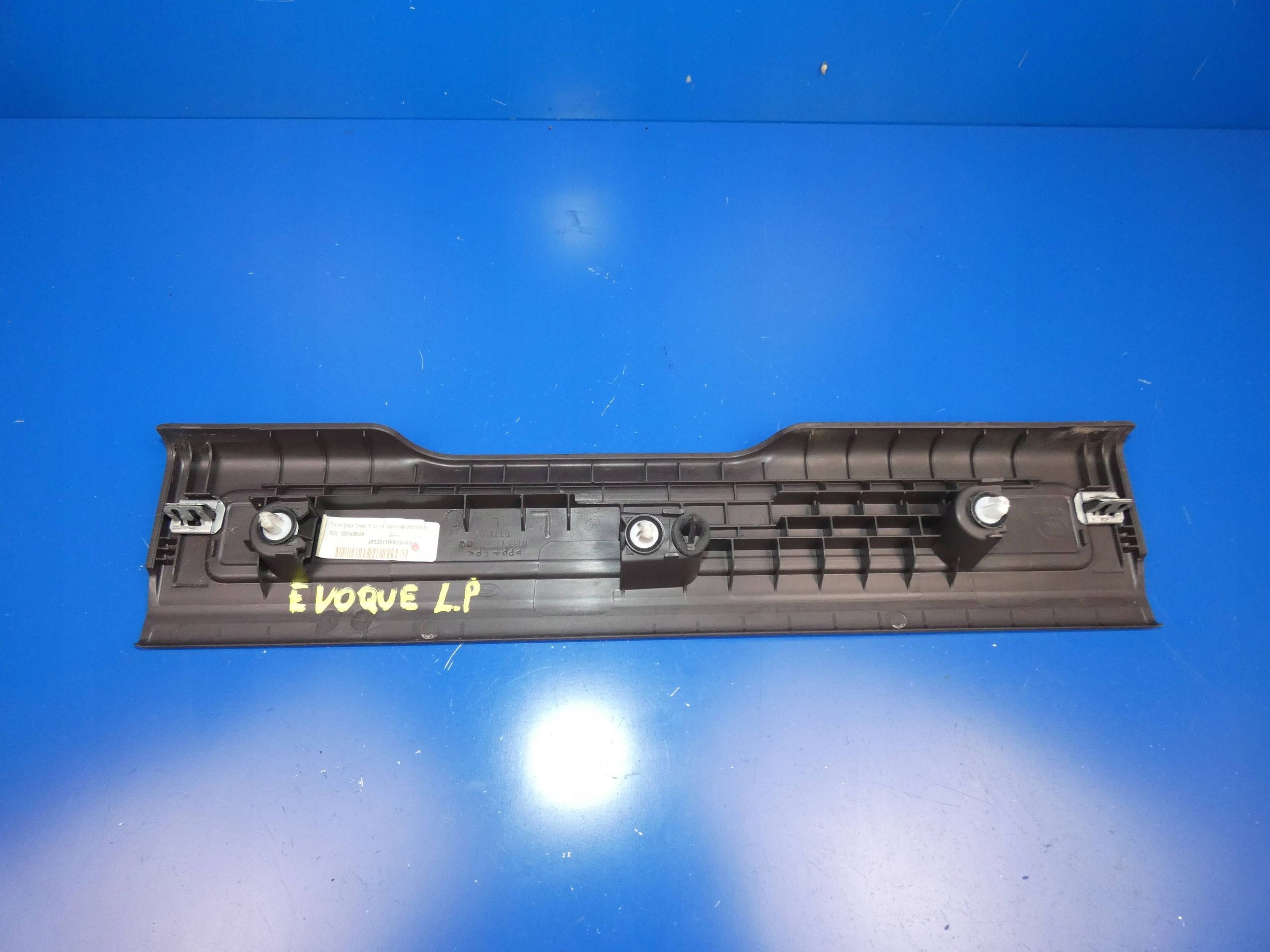 RANGE ROVER EVOQUE and L538 moulding cap of the threshold left front
