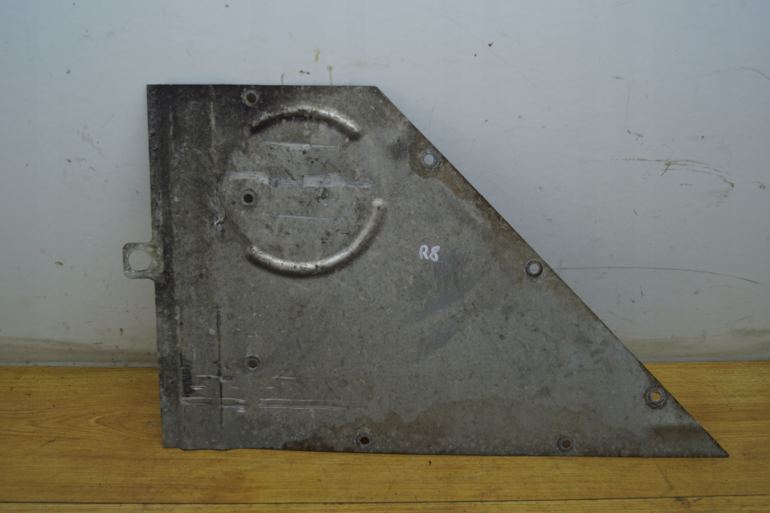 ЗАХИСТ З НИЗУ AUDI R8 420 4.2 FSI 420825215