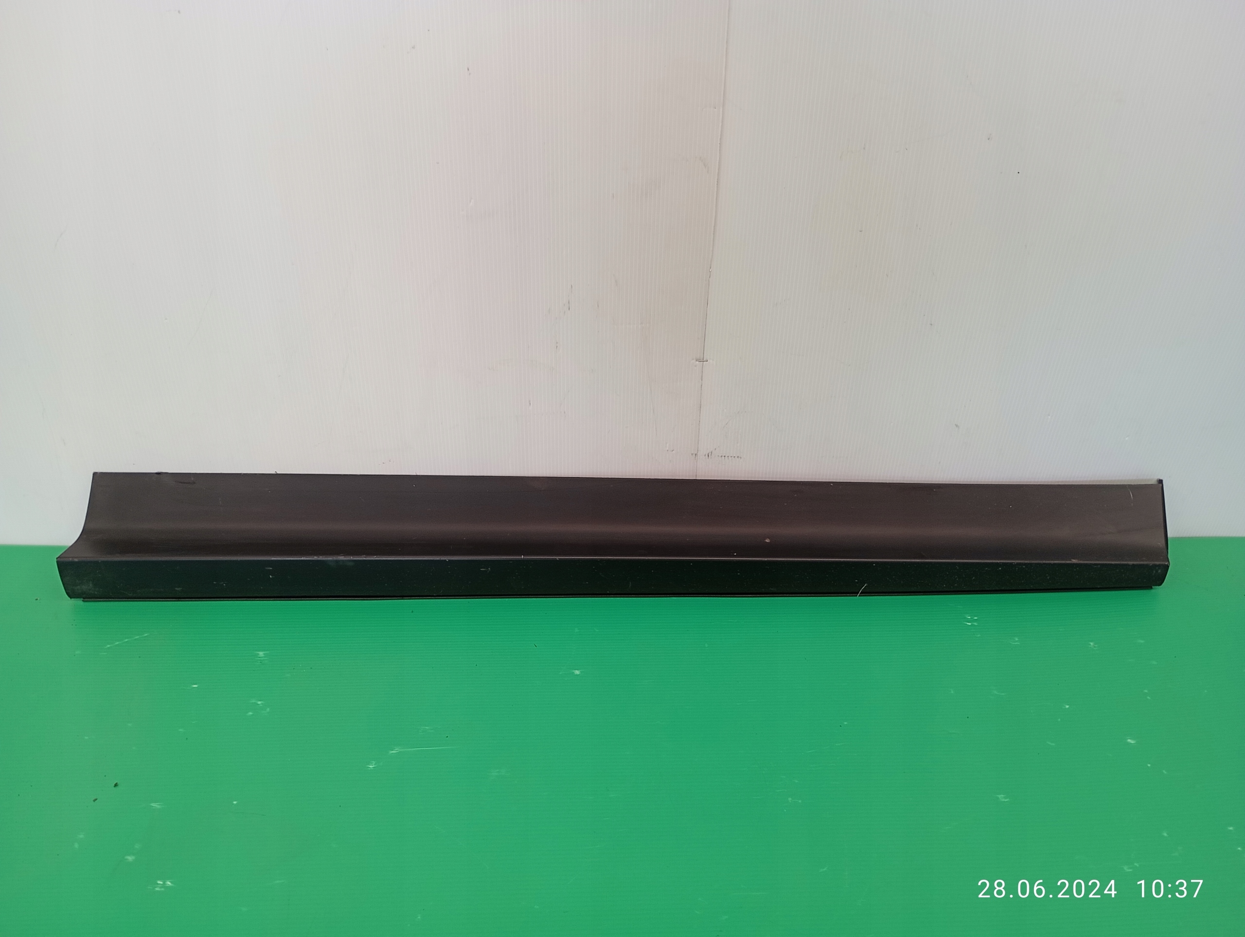 LISTWA DRZWI PRAWY PRZÓD PORSCHE CAYENNE III 9Y0