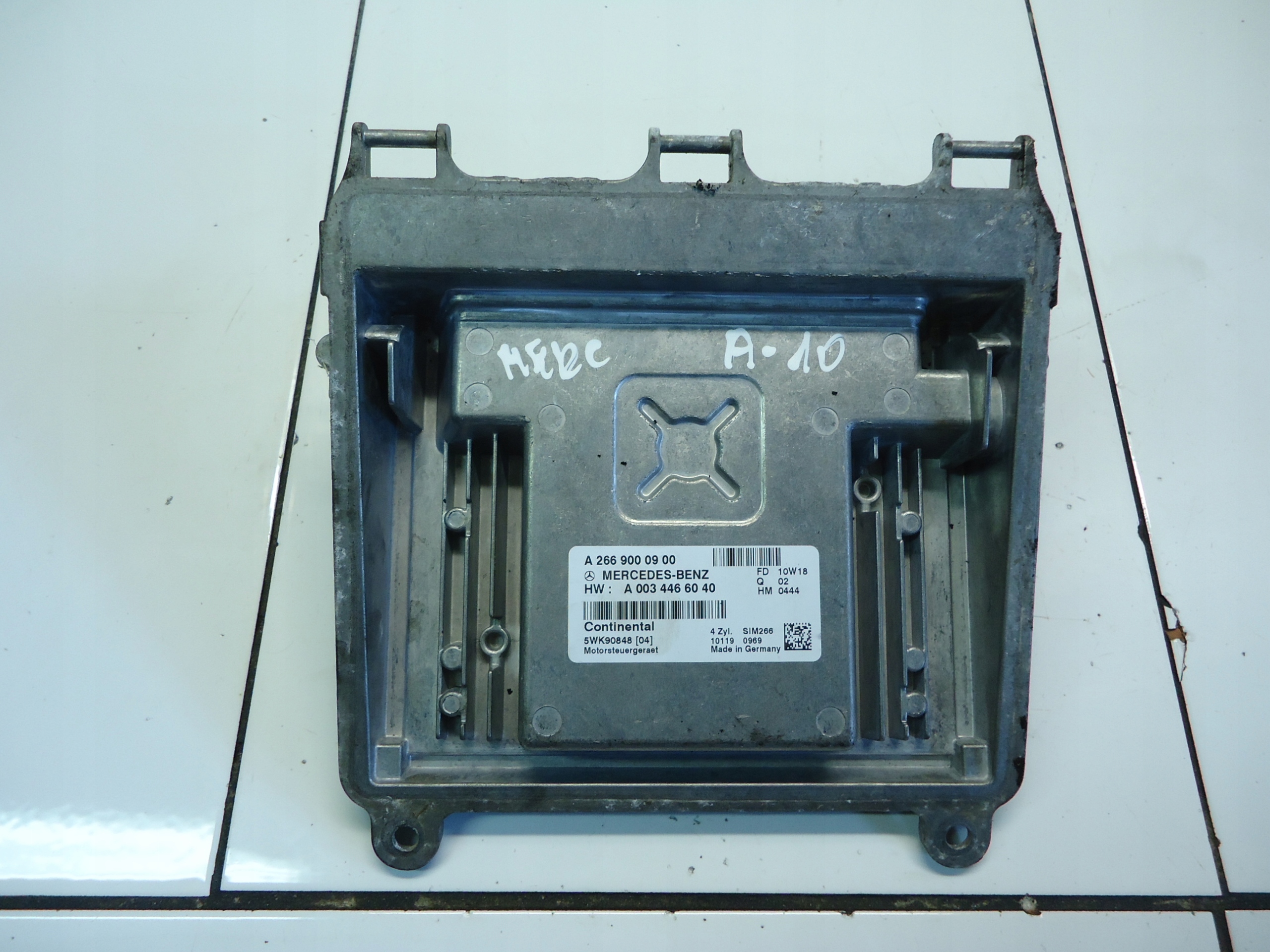 MERCEDES A W169 1.5 computer of the engine A2669000900
