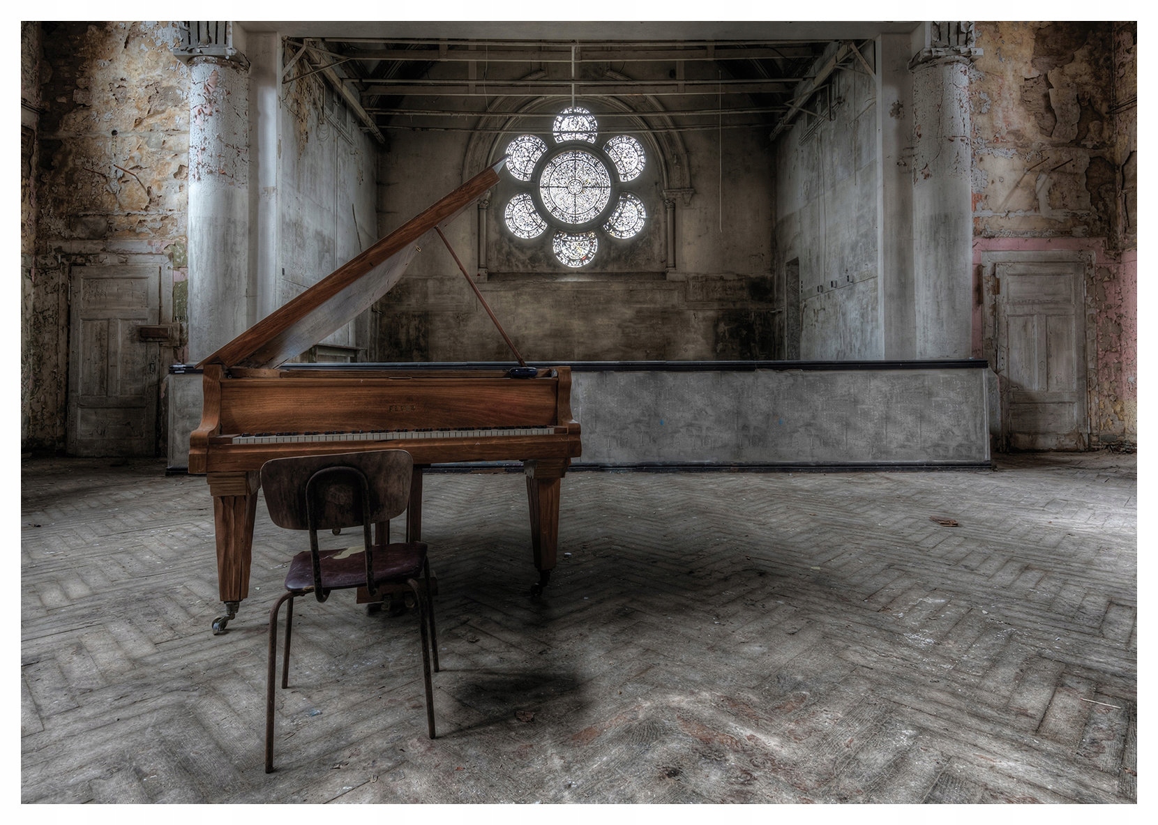 Fototapeta Piano v ruinách a melancholie ve staré budově 368x254 lepidlo