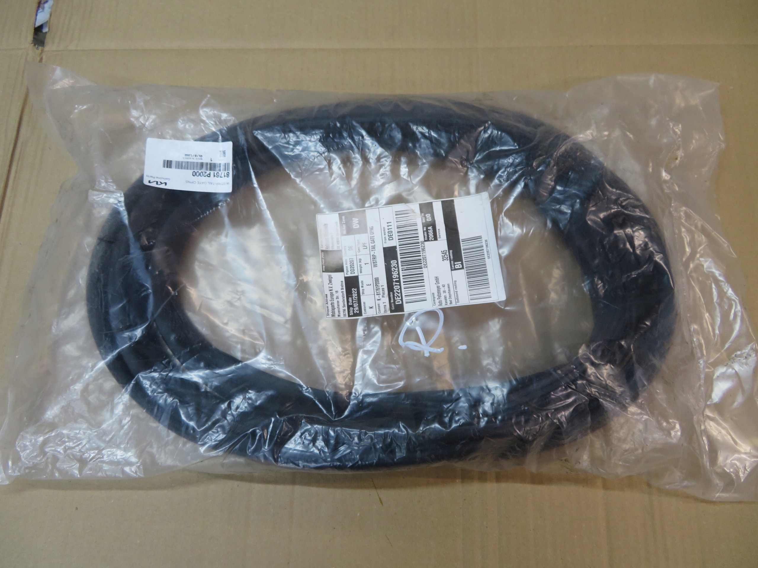 81761P2000 - ПРОКЛАДКА ЗАДНЕЙ ДВЕРИ KIA SORENTO