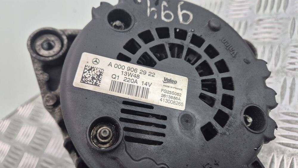 Mercedes E220 CDI W212 Alternator A0009062922