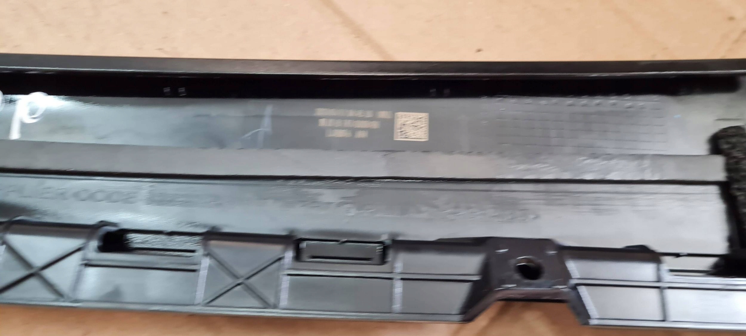 Jeep Grand Cherokee WL 2022 moulding vertical door cap right right front