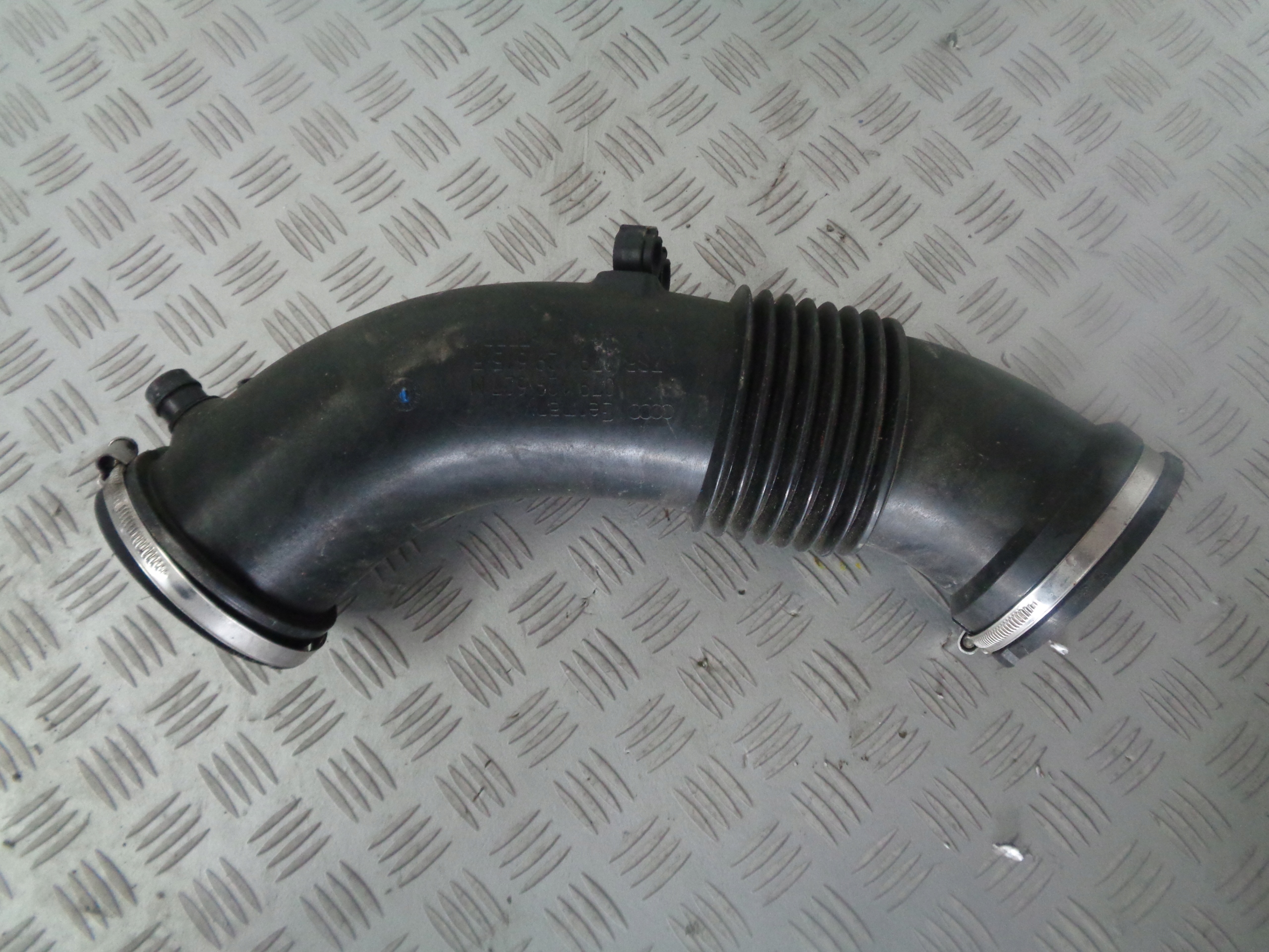 Audi S4 B8 A5 8T труба впуск Воздух 4.2 V8 079129627M