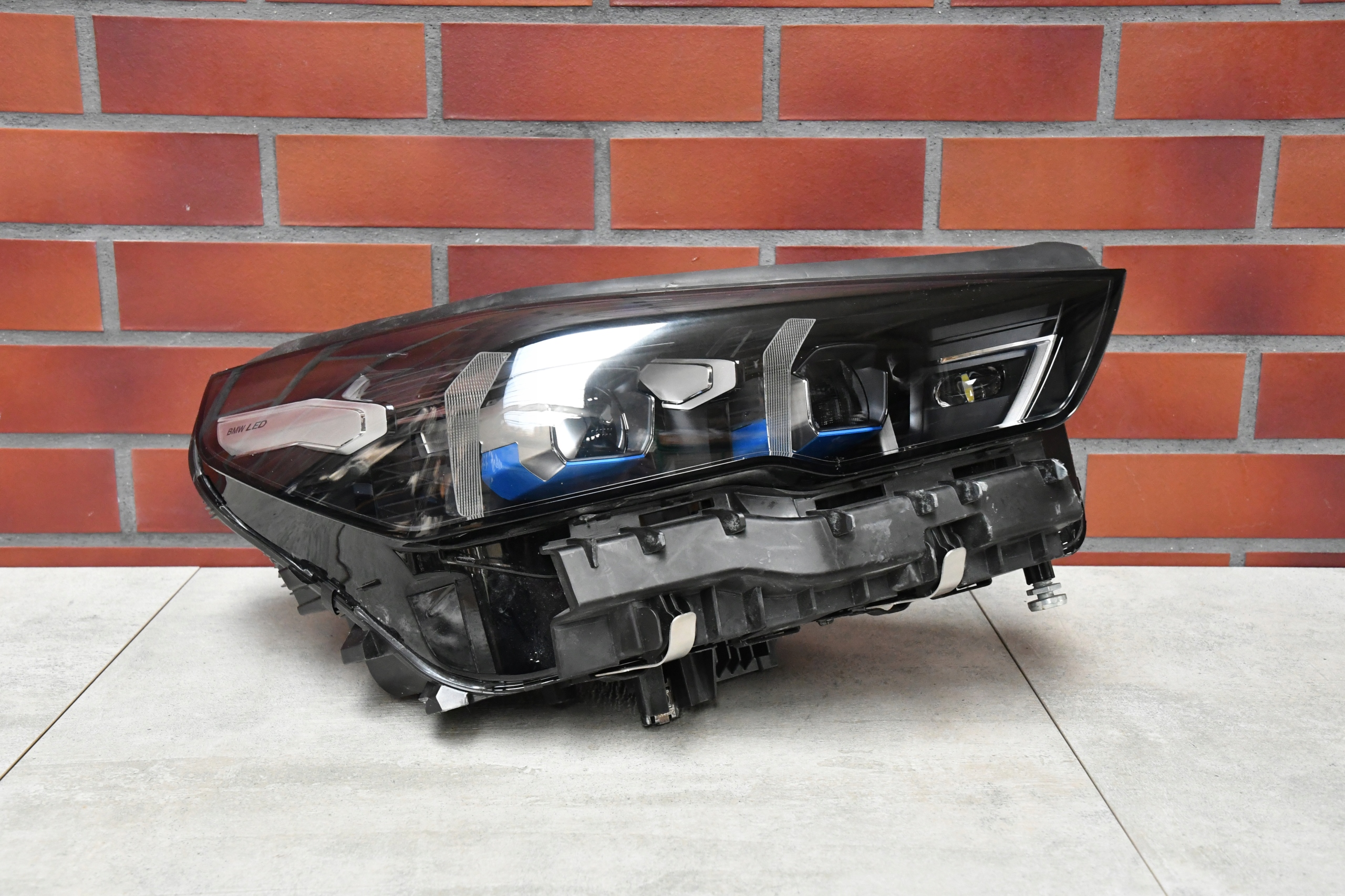 LAMPA PRAWA LED BMW 5 G60 G61 i5 G60 RHD