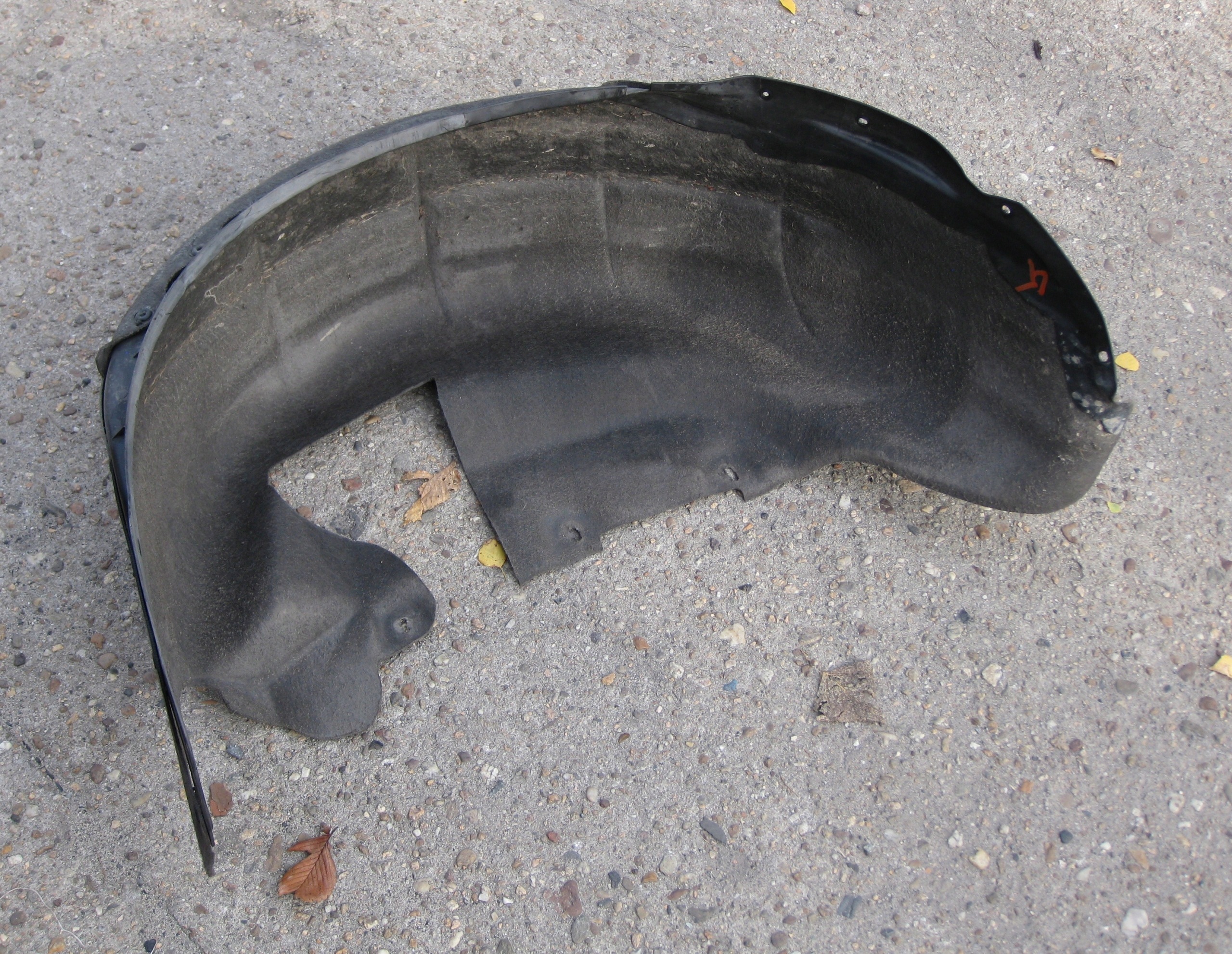 VOLVO V70 2.0 D 09R mudguard left rear part