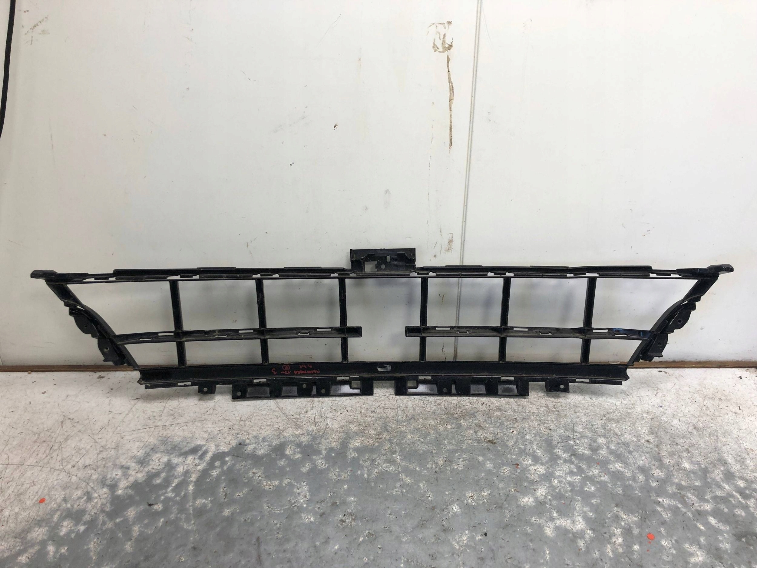 grid central of a bumper front PORSCHE PANAMERA 971807683G