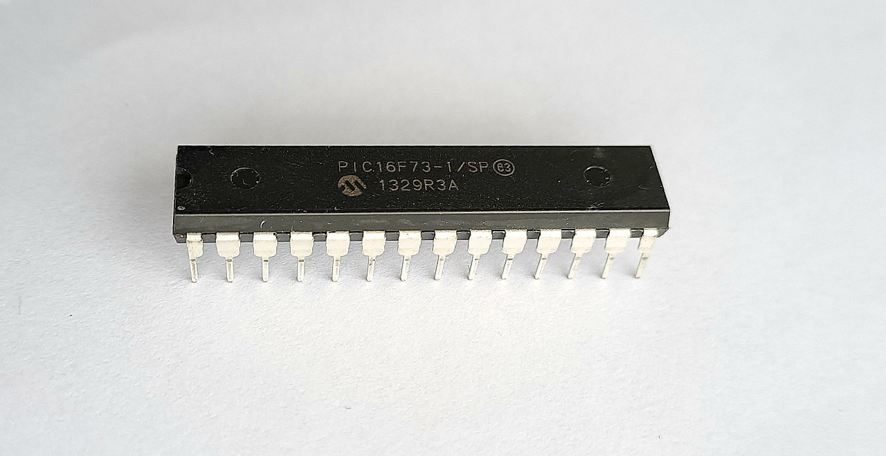 PIC16F73-I/SP układ scalony mikrokontroler 8-bit CMOS FLASH