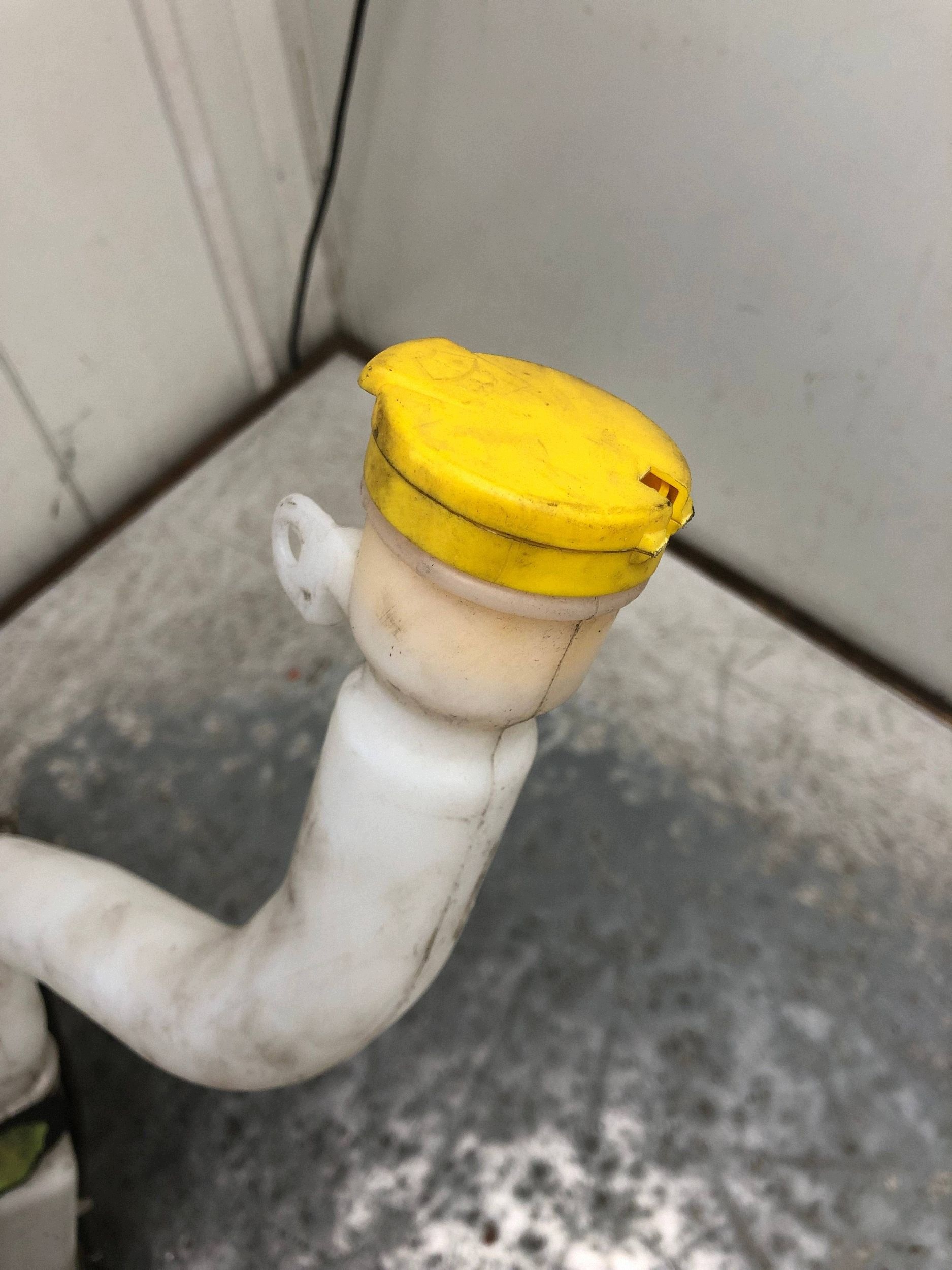 washer fluid tank RENAULT TRAFIC III 289105241R