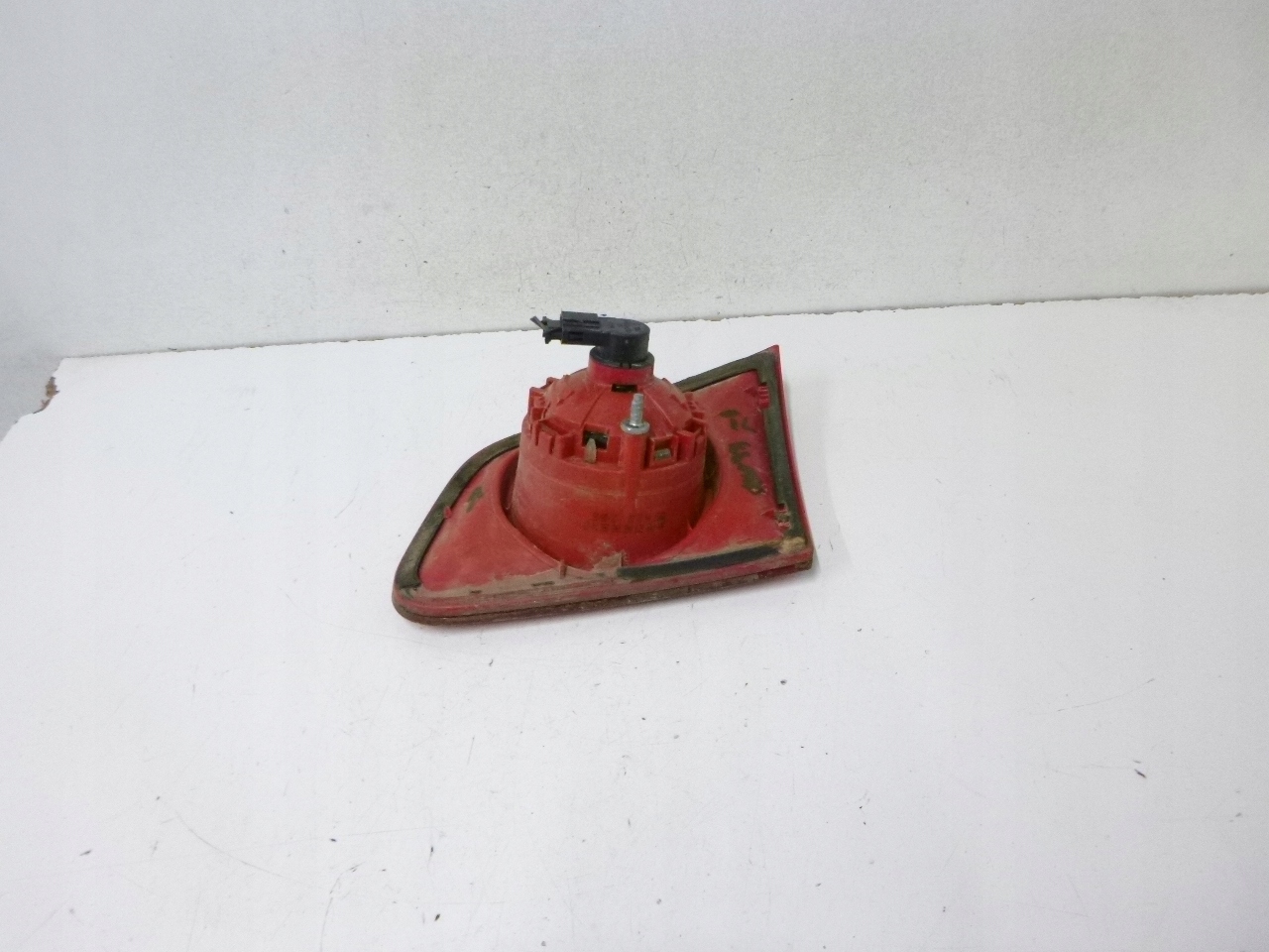 light rear left z bonnet VW Passat B6 kombi 05-10r 3C9945094