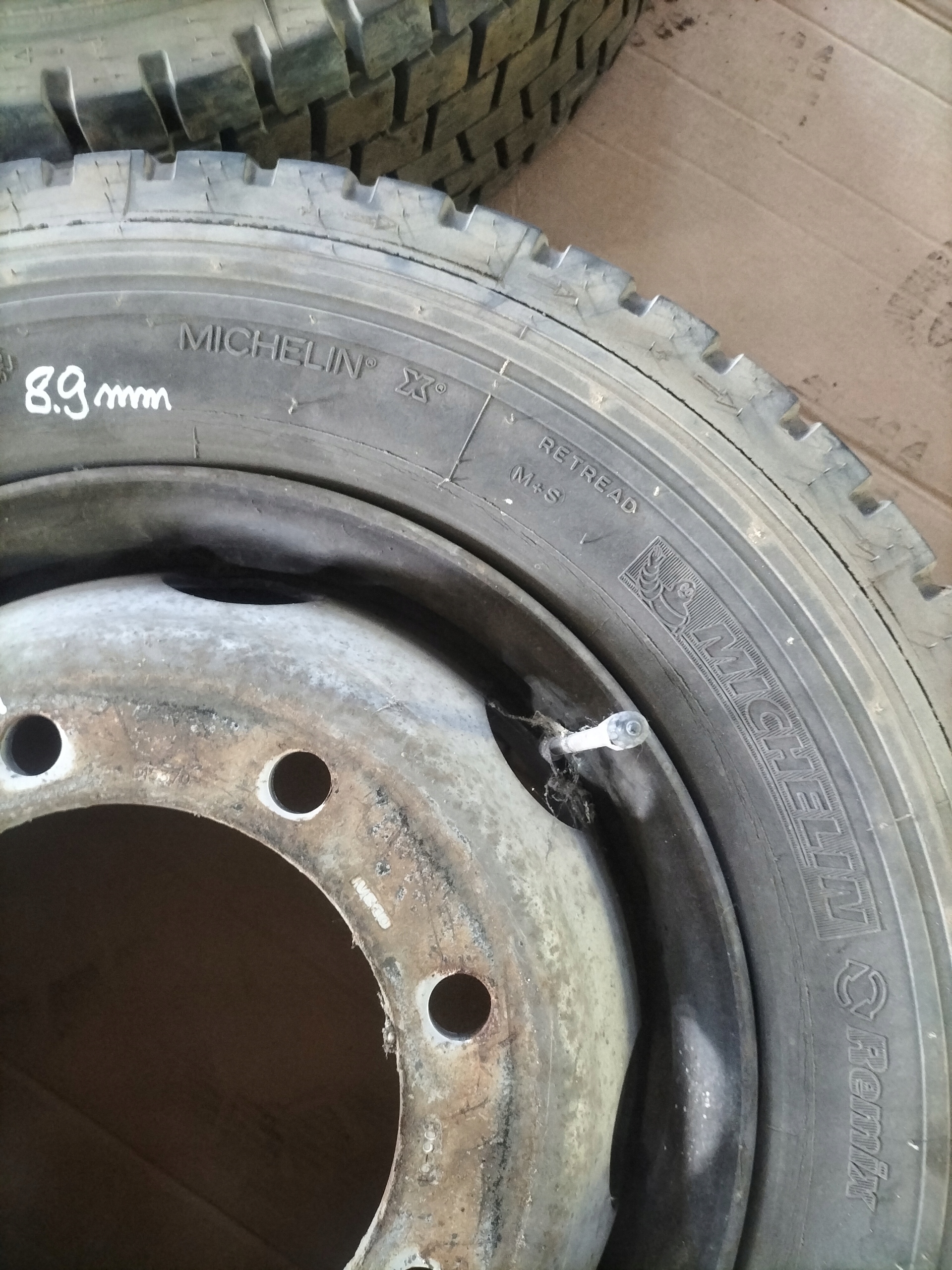 wheel disc 245/70R19.5 IVECO MICHELIN XDE2 2-SZT
