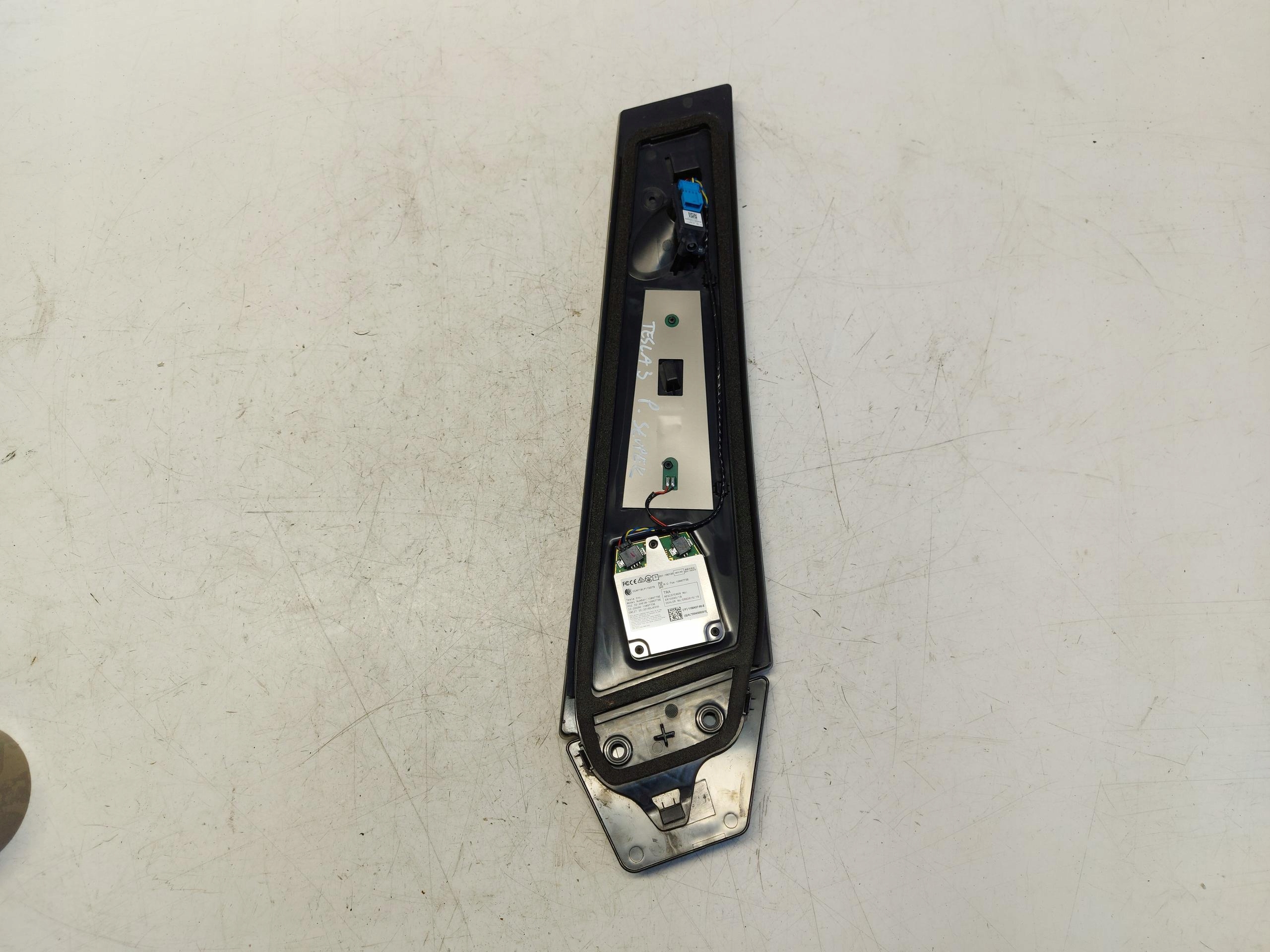 TESLA MODEL 3 moulding cover slupka right kamera 1100437-00-e