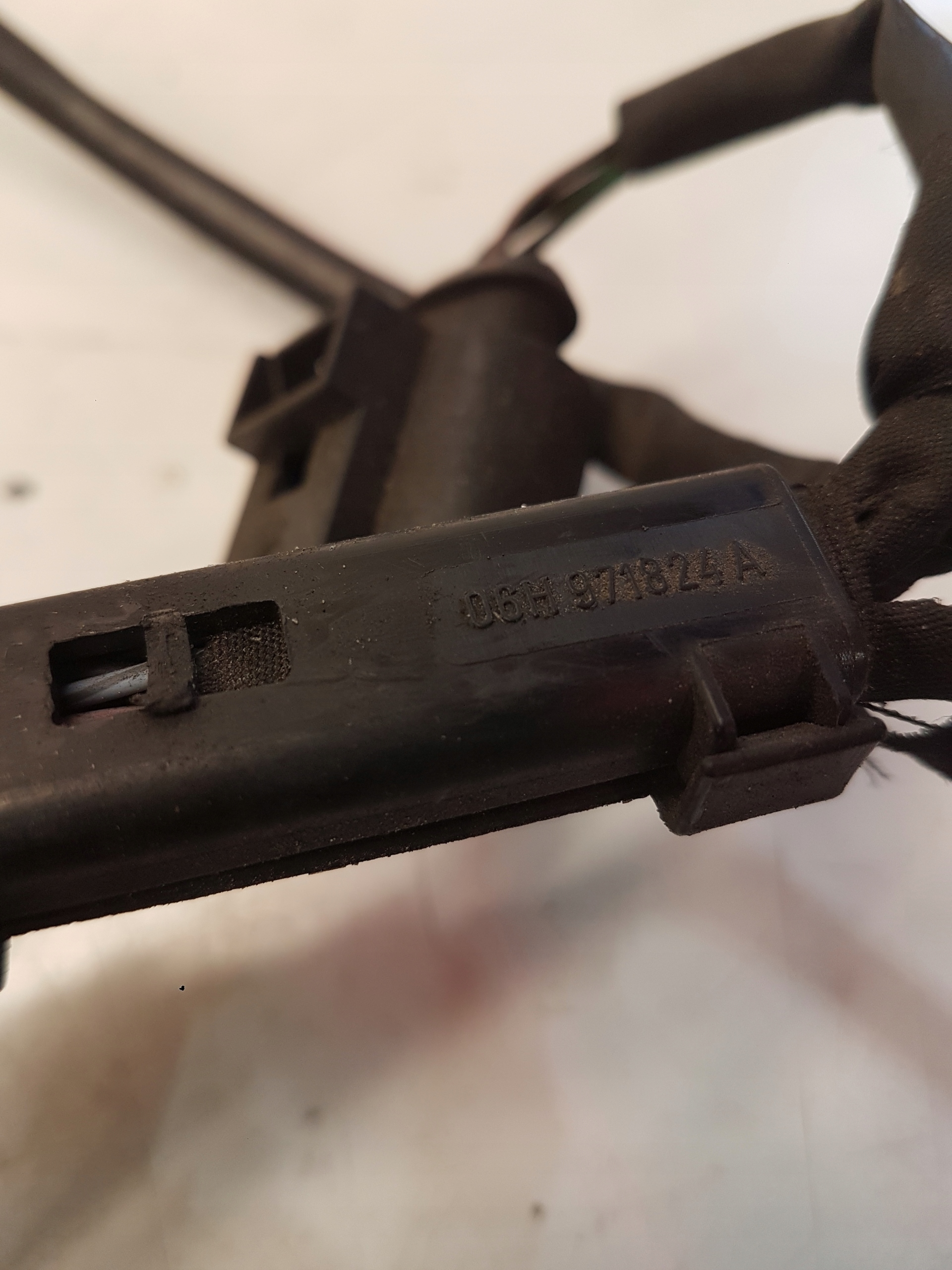 INSTALACJI EINSPRITZDÜSE AUDI A4 A5 1.8 TFSI 06H971824A