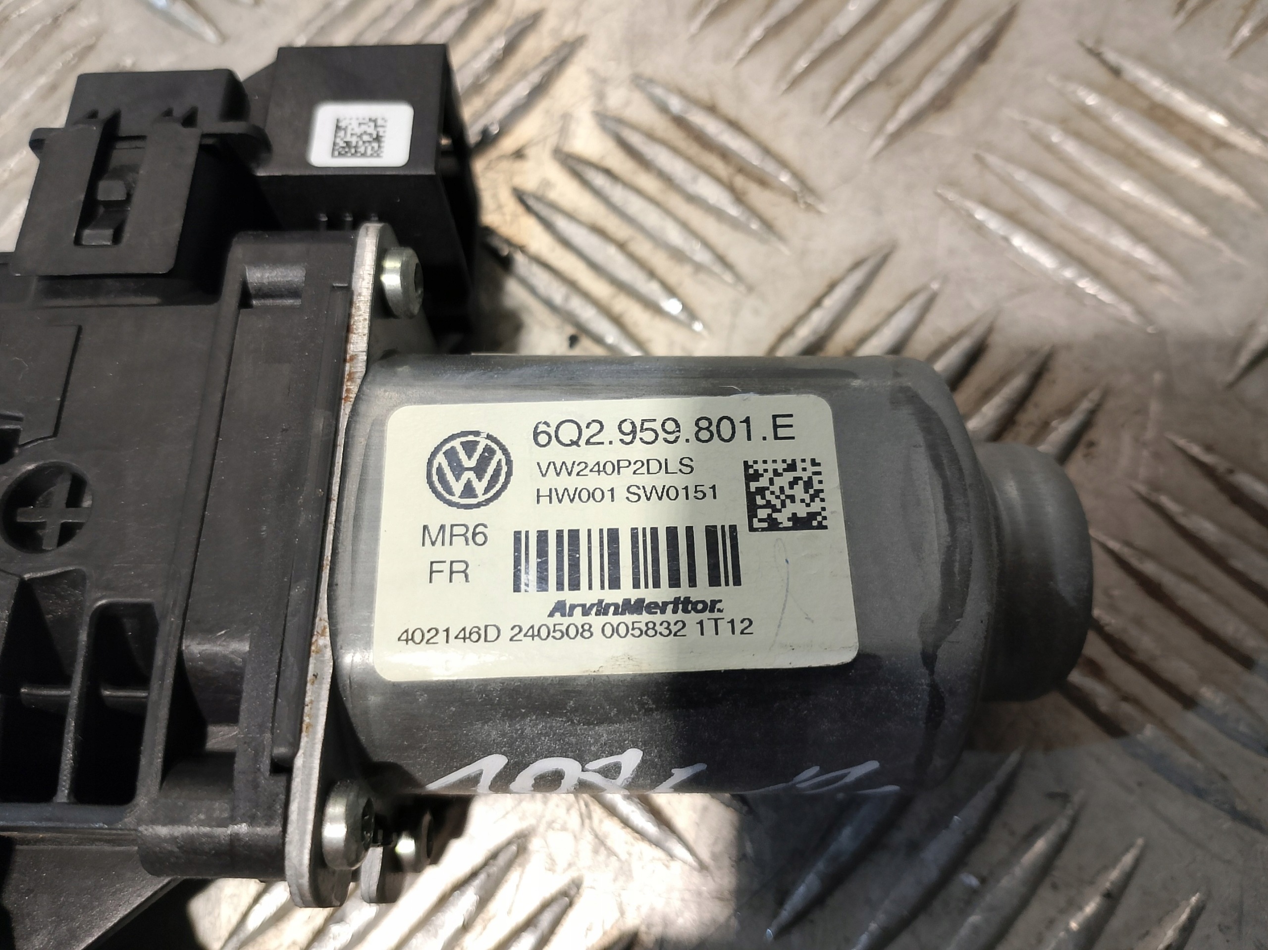 mini motor lifting windows right front VW POLO 9N 6Q2959801E