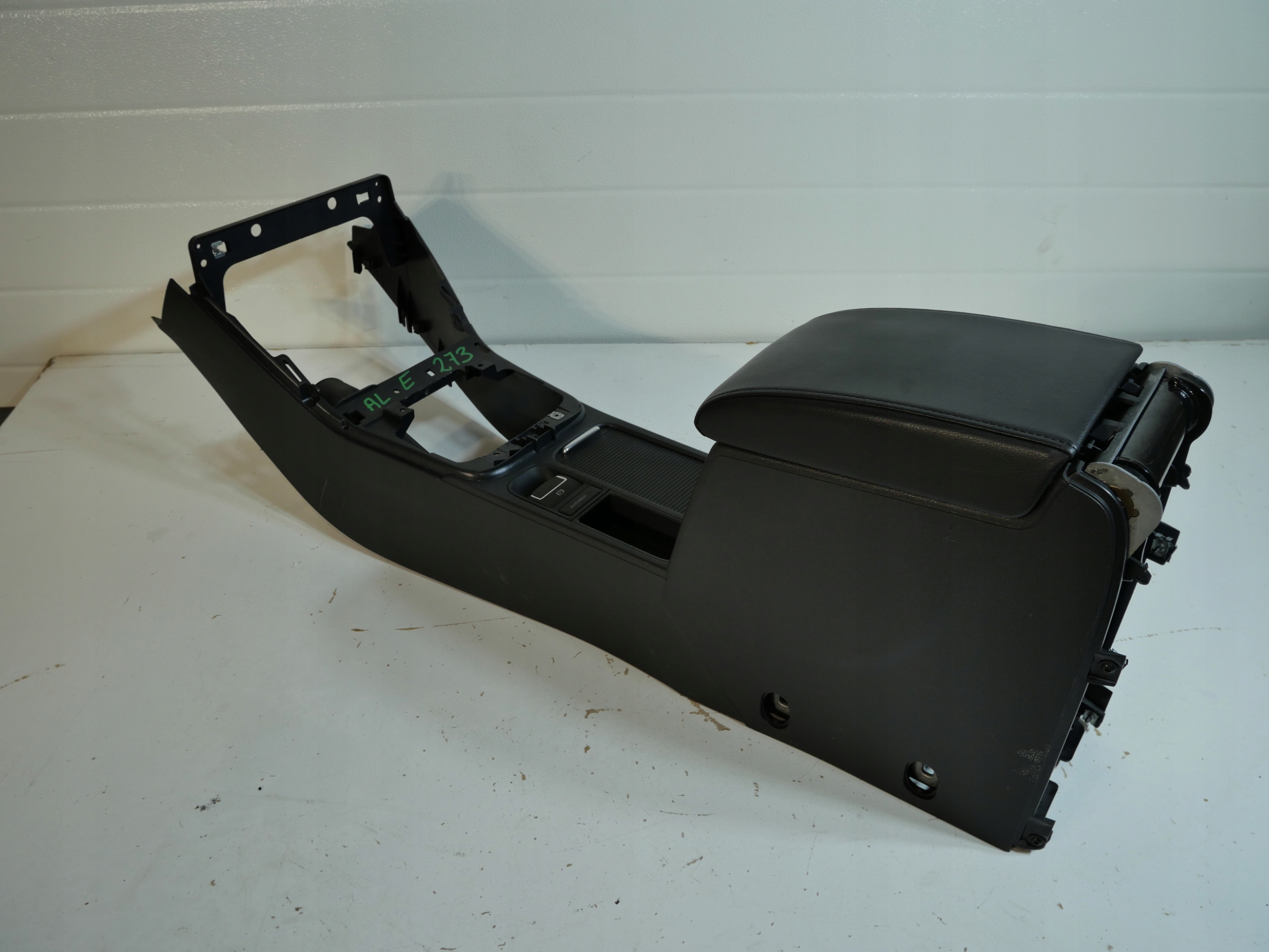 TUNEL armrest VW TIGUAN plus 5N0864251B