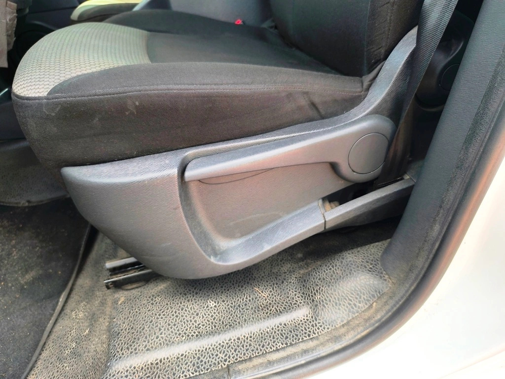 RENAULT KANGOO II LIFT RENAULT KANGOO III FOTEL LEWY KIEROWCY Jakość części (zgodnie z GVO) O - oryginał z logo producenta pojazdu (OE)