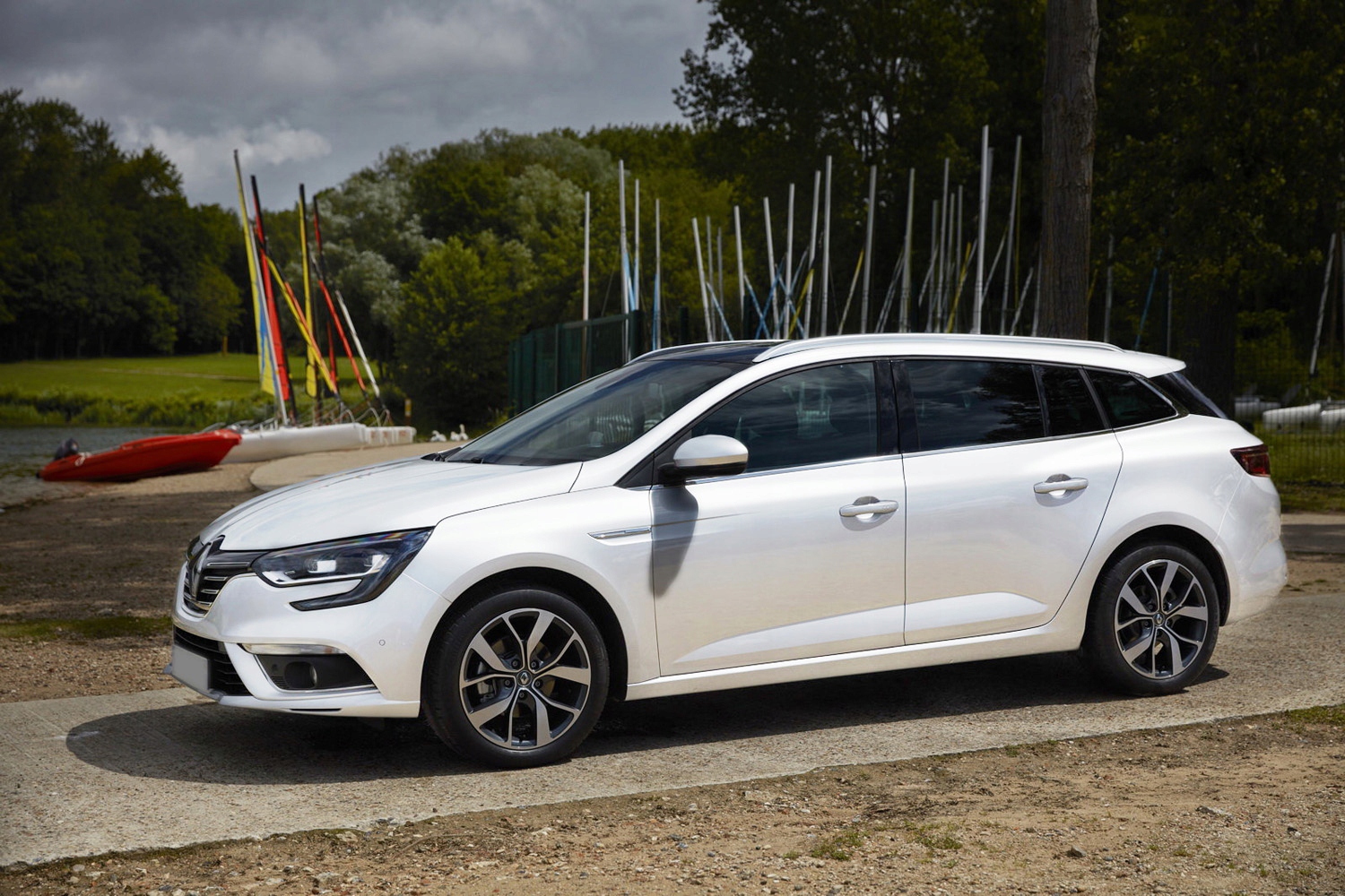 LISTWA NA ZDERZAK RENAULT MEGANE IV KOMBI Part manufacturer AVISA