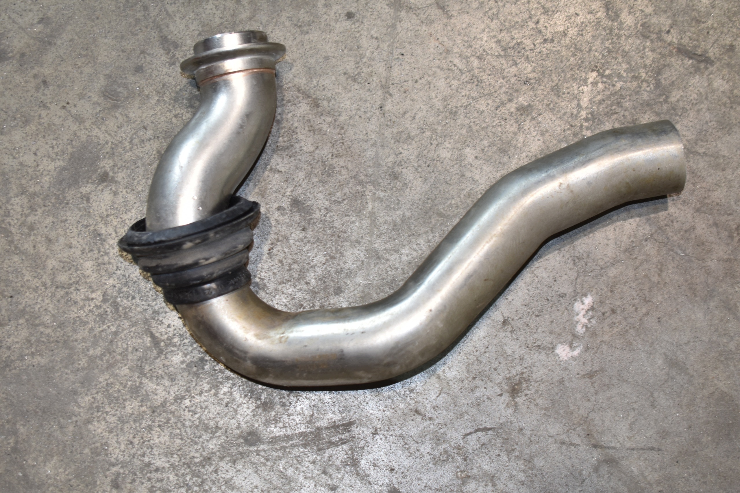 perfect condition pipe air hose MERCEDES W214 1