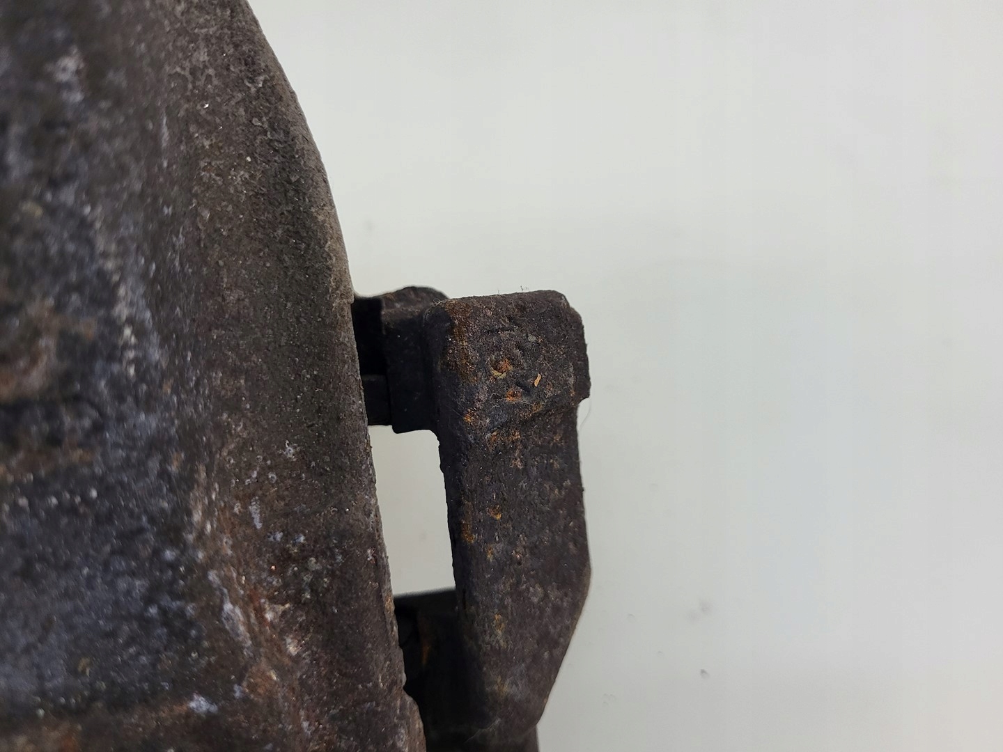 AUDI Q3 8U LIFT 1.4 TSI caliper brake right front