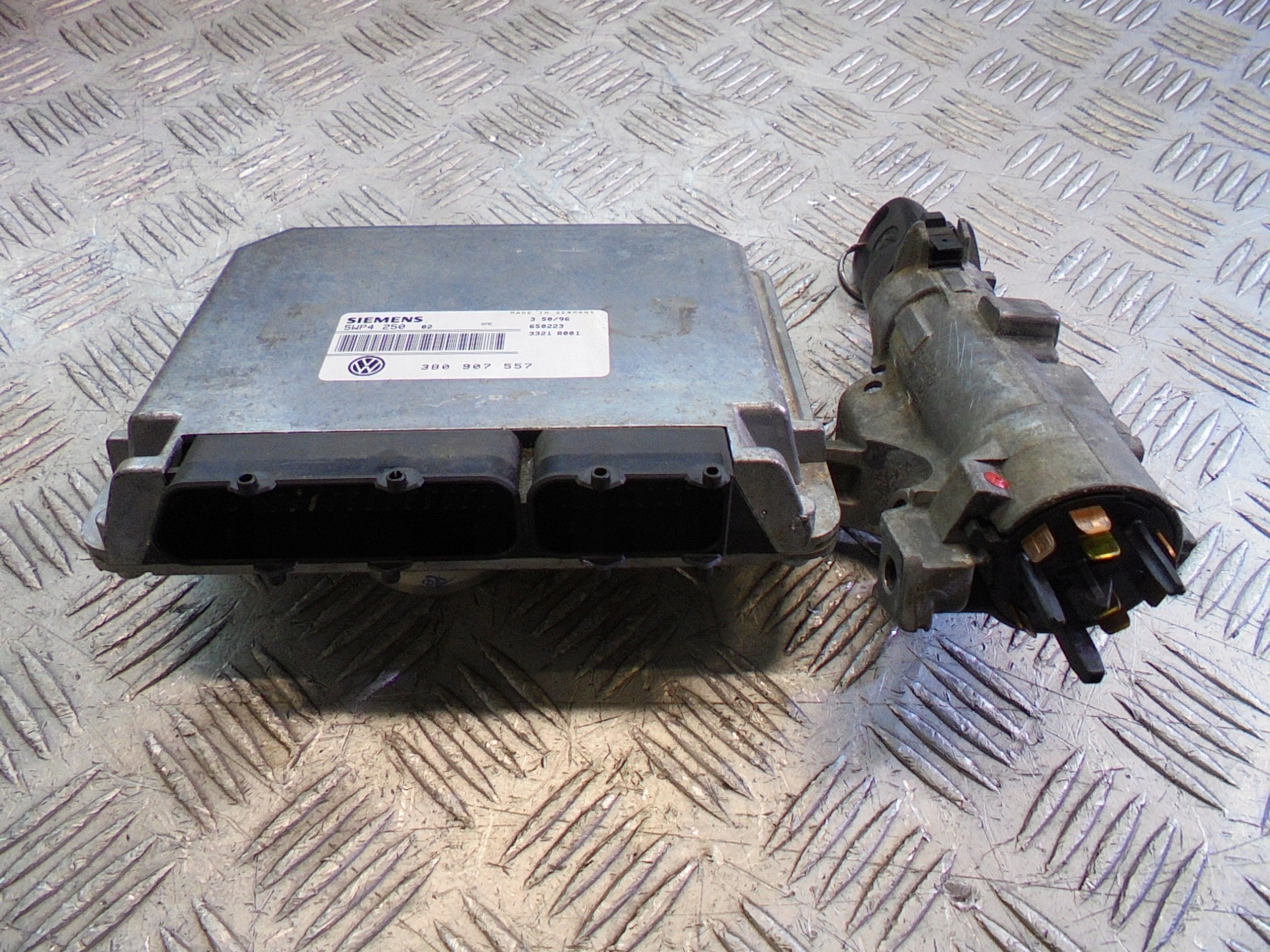 ZESTAW STARTOWY 3B0907557 VW PASSAT B5 1.6 101KM Producent części Siemens