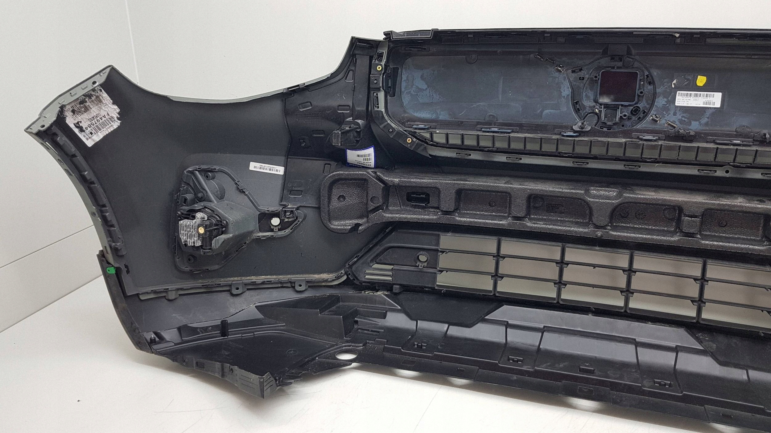 VOLVO XC40 C40 RECHARGE bumper front 31690933