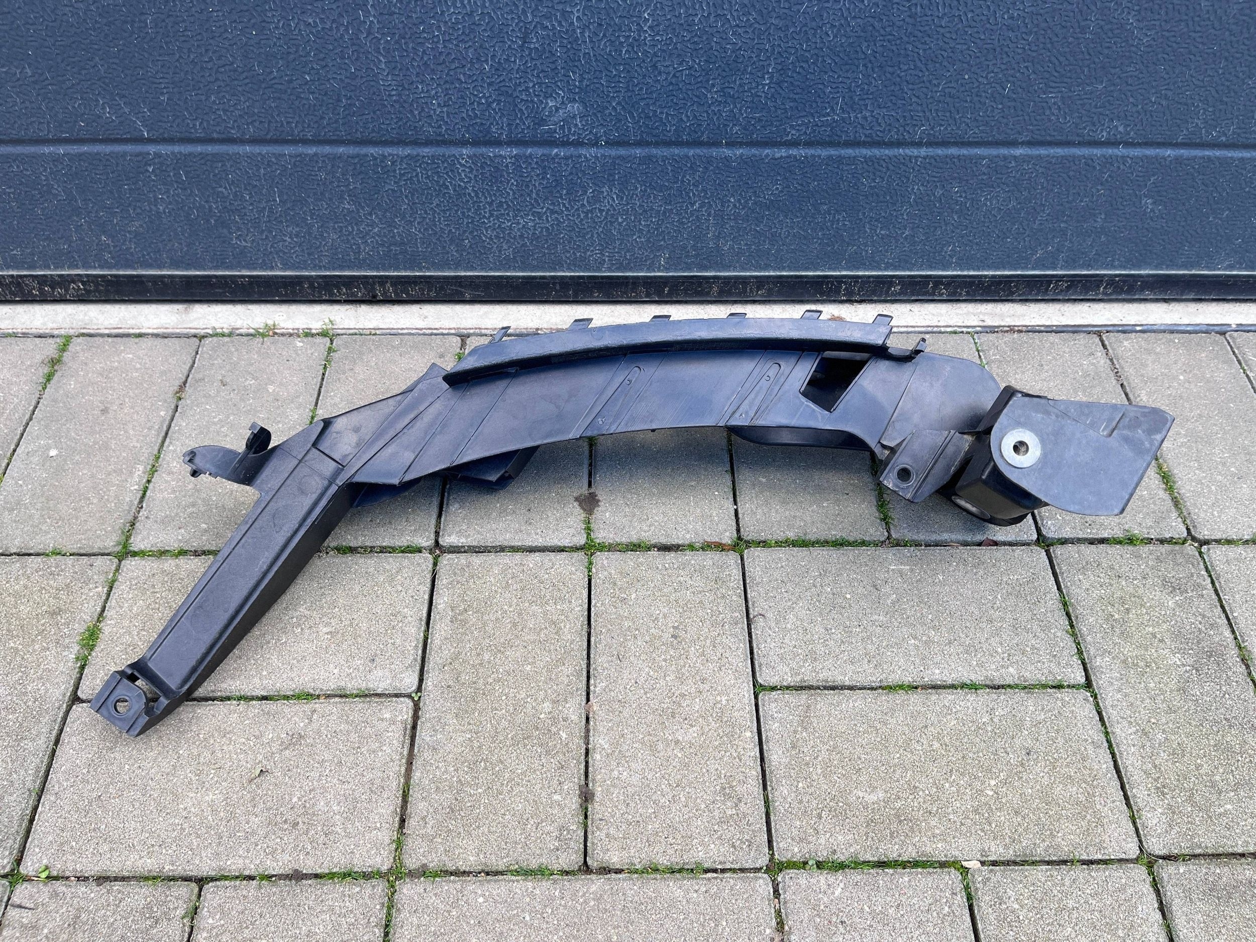 AUDI A3 8P 08- bumper bracket front of the front left 8P0805607
