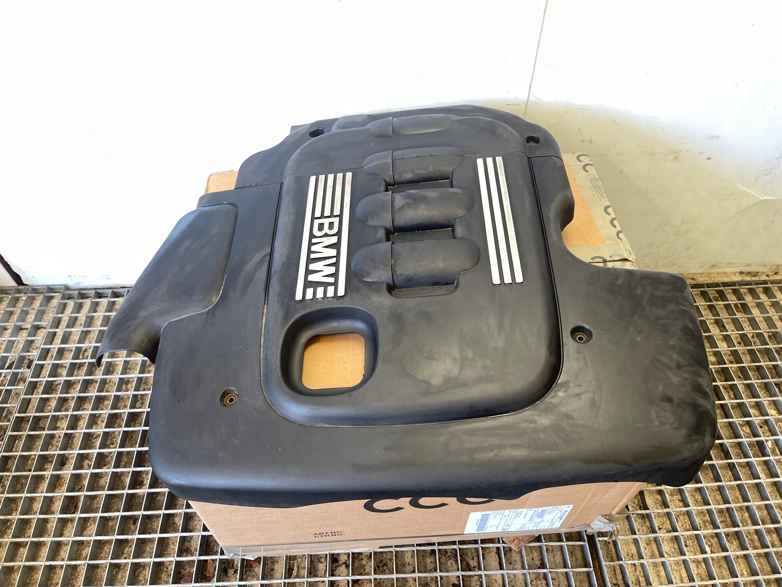 BMW SERIA 1 E87 motor cover upper cover 7789006
