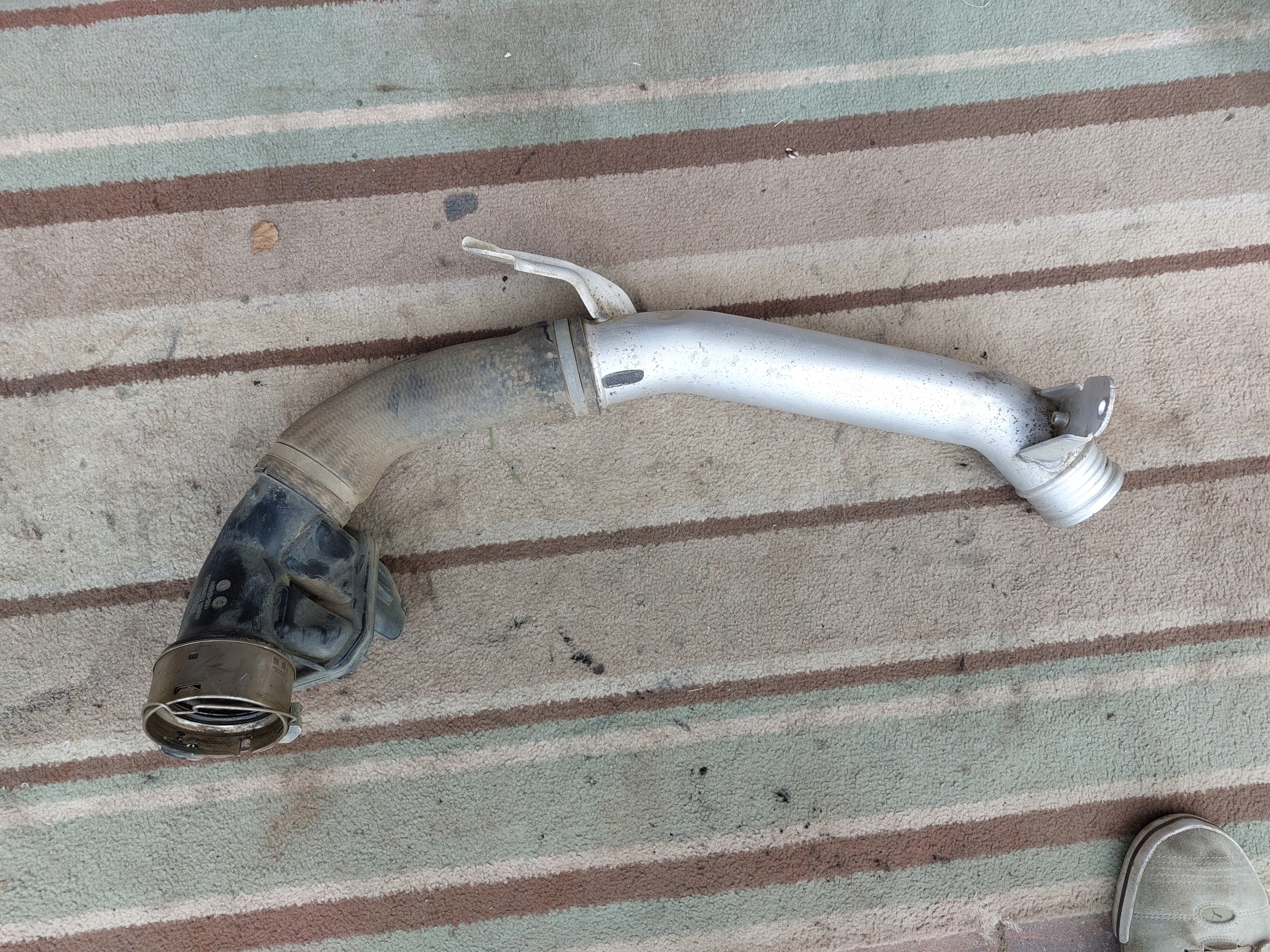 Schlauch intercooler VOLVO V40 II 1.5 Benzin 16r