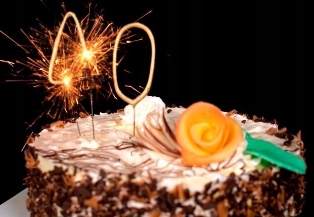 Zimne ognie Triplex cyfra "2" złota - 1 sztuka na TORT, Urodziny, Rocznica EAN (GTIN) 5906160218024