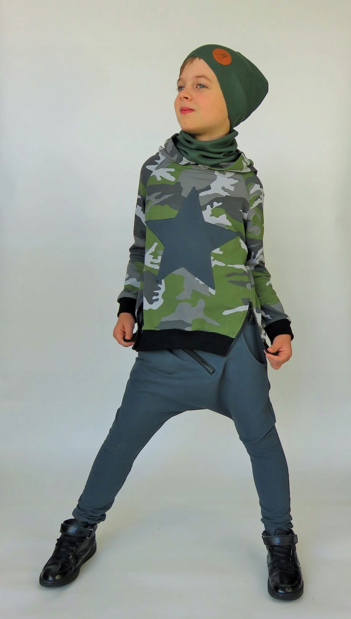 Grafitowe spodnie baggy 158 Caramba Mamma Wiek dziecka 13 lat +