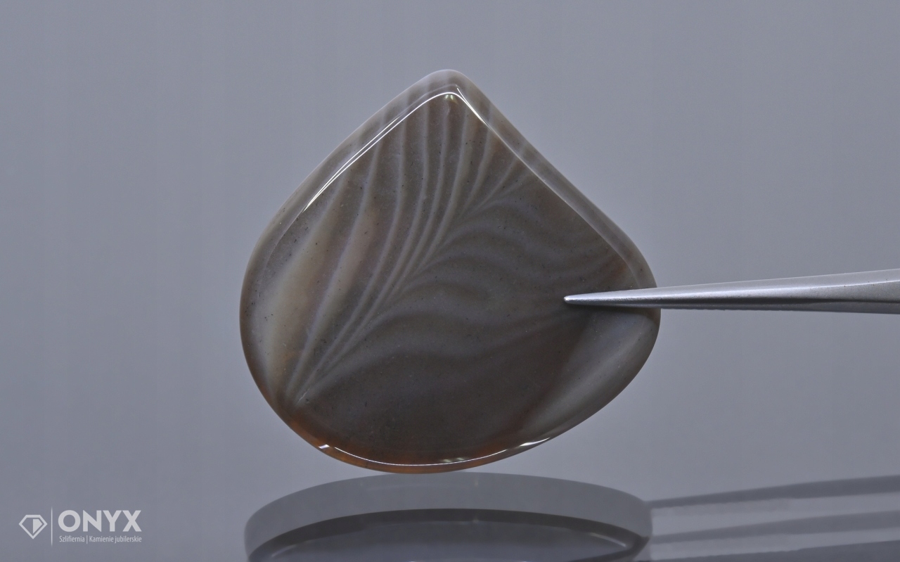 Křemílek pruhovaný kabošon nepravidelný 32,5x31 mm