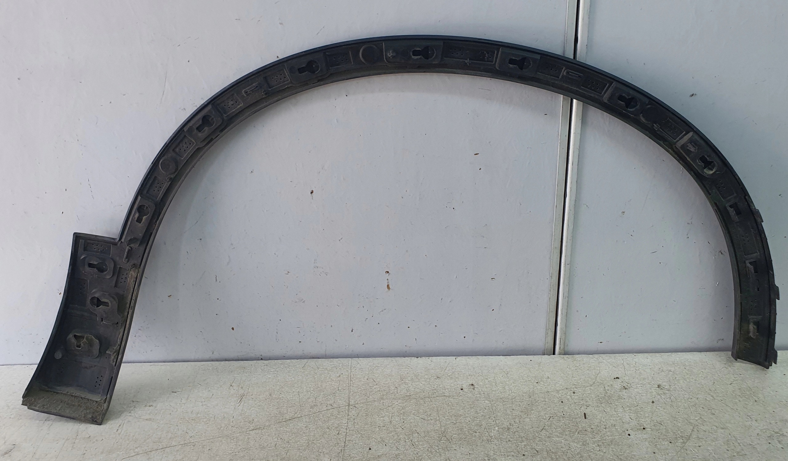VOLVO XC40 17- lišta blatníku předek levá originál 31448348