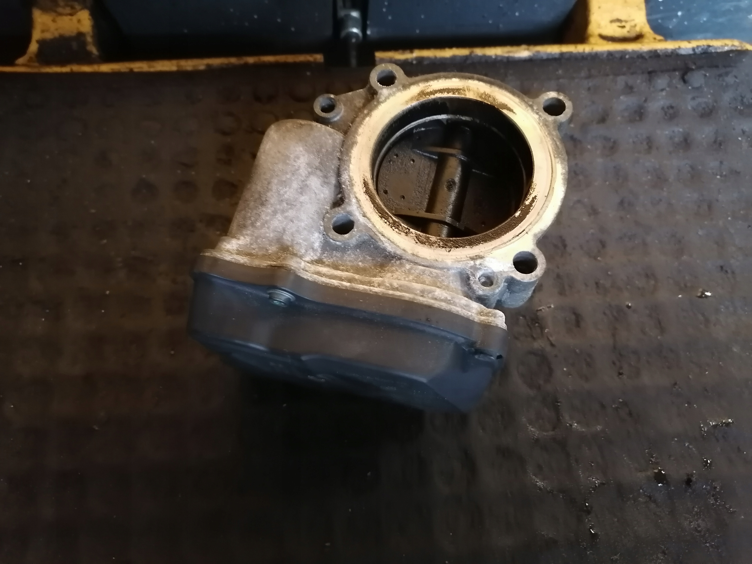 Дроссельная заслонка AUDI A4 B6 B7 A6 2.0 TFSI 06F133062E